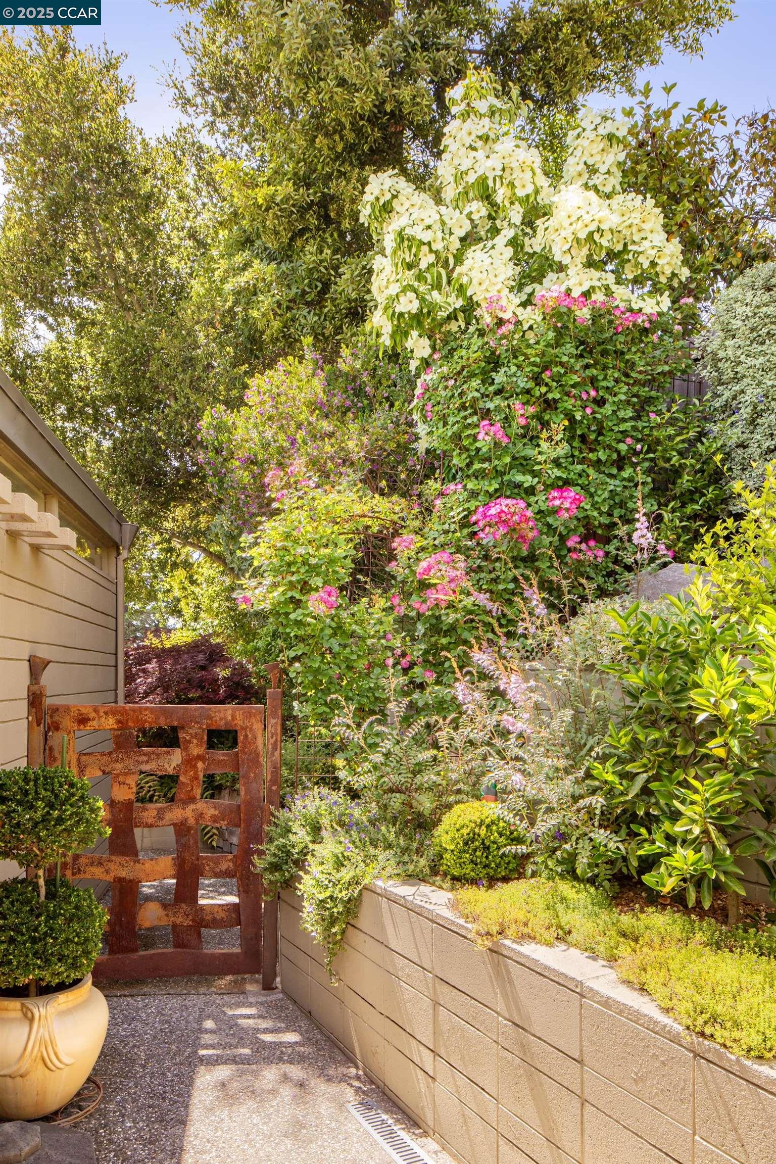 Detail Gallery Image 31 of 34 For 5474 La Salle Ave, Oakland,  CA 94611 - 3 Beds | 2/1 Baths
