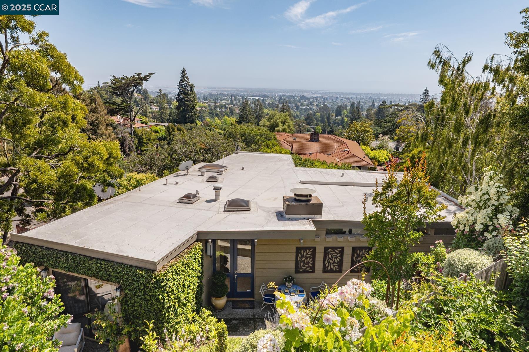 Detail Gallery Image 33 of 34 For 5474 La Salle Ave, Oakland,  CA 94611 - 3 Beds | 2/1 Baths
