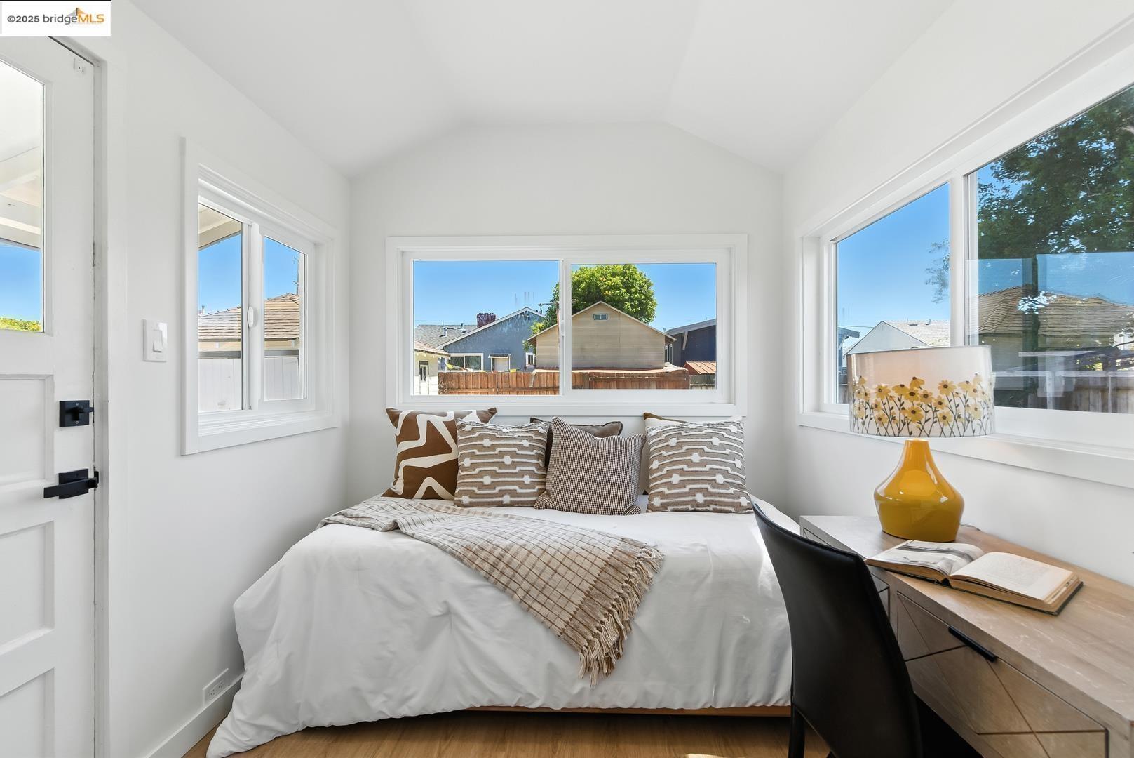 Detail Gallery Image 12 of 17 For 6124 Santa Cruz Ave, Richmond,  CA 94804 - 2 Beds | 1 Baths