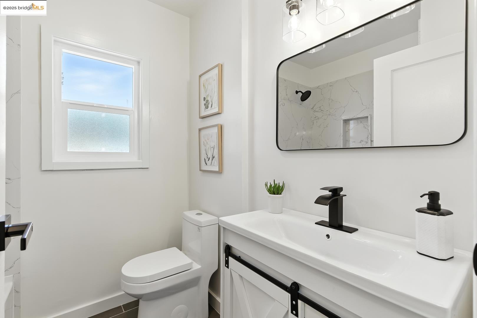 Detail Gallery Image 13 of 17 For 6124 Santa Cruz Ave, Richmond,  CA 94804 - 2 Beds | 1 Baths