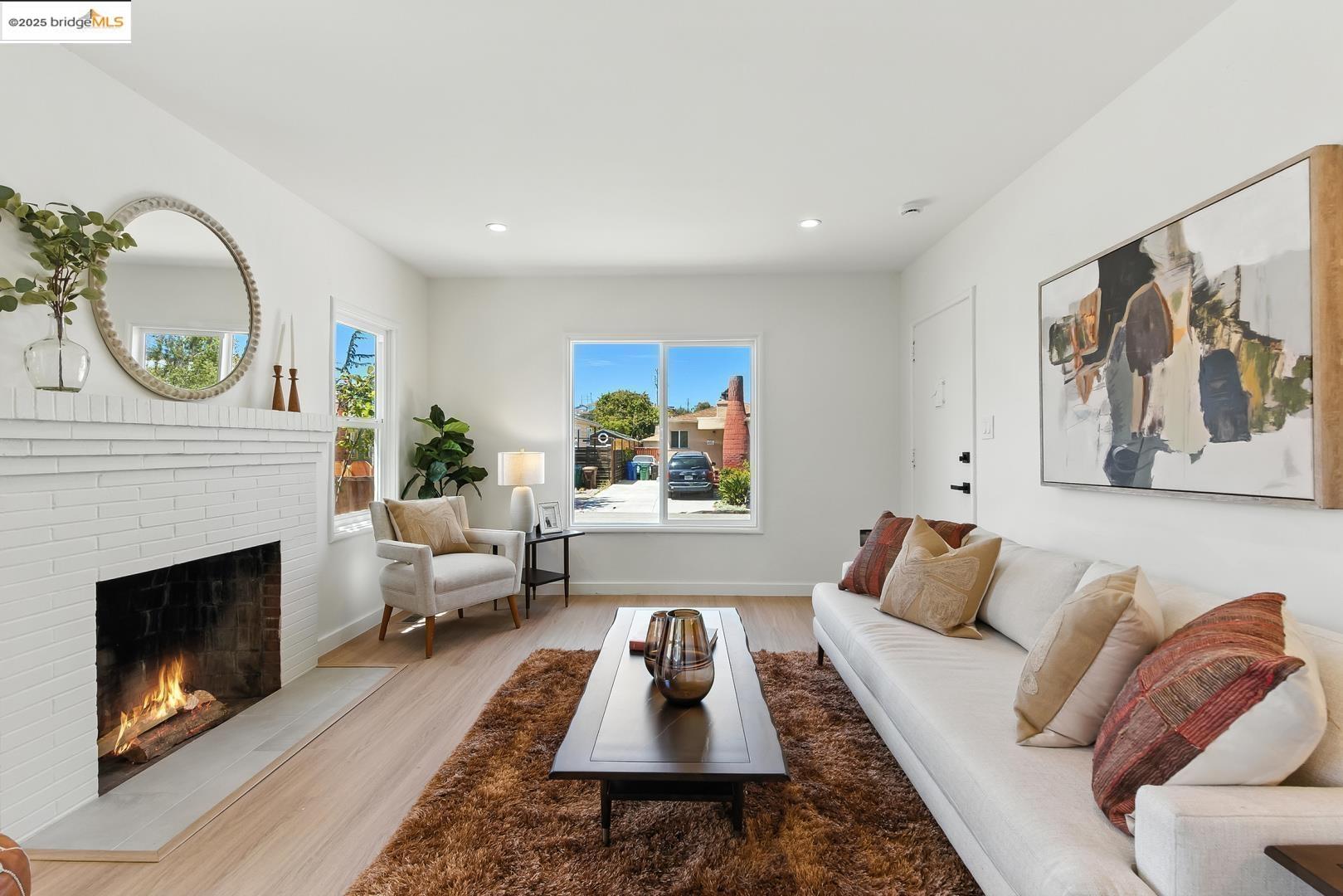 Detail Gallery Image 5 of 17 For 6124 Santa Cruz Ave, Richmond,  CA 94804 - 2 Beds | 1 Baths