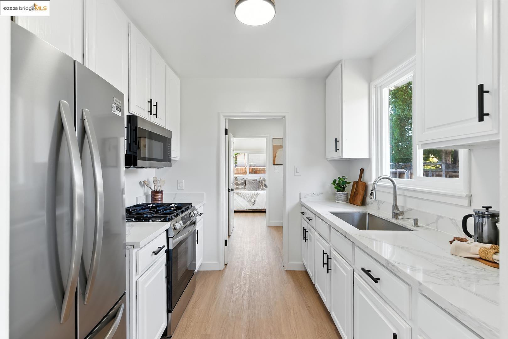 Detail Gallery Image 9 of 17 For 6124 Santa Cruz Ave, Richmond,  CA 94804 - 2 Beds | 1 Baths