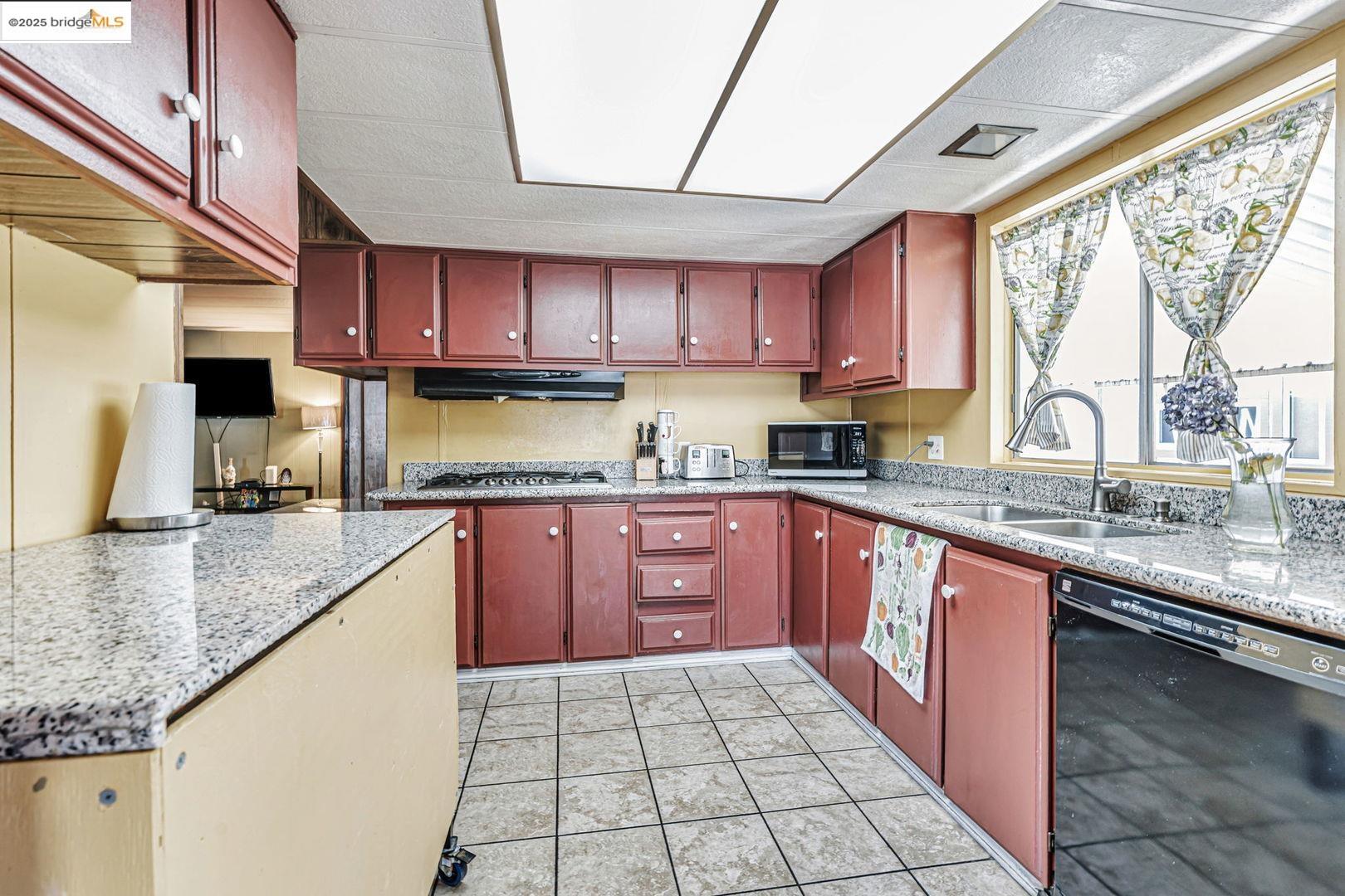 Detail Gallery Image 11 of 39 For 131 Paulette Way, Antioch,  CA 94509 - 4 Beds | 2 Baths