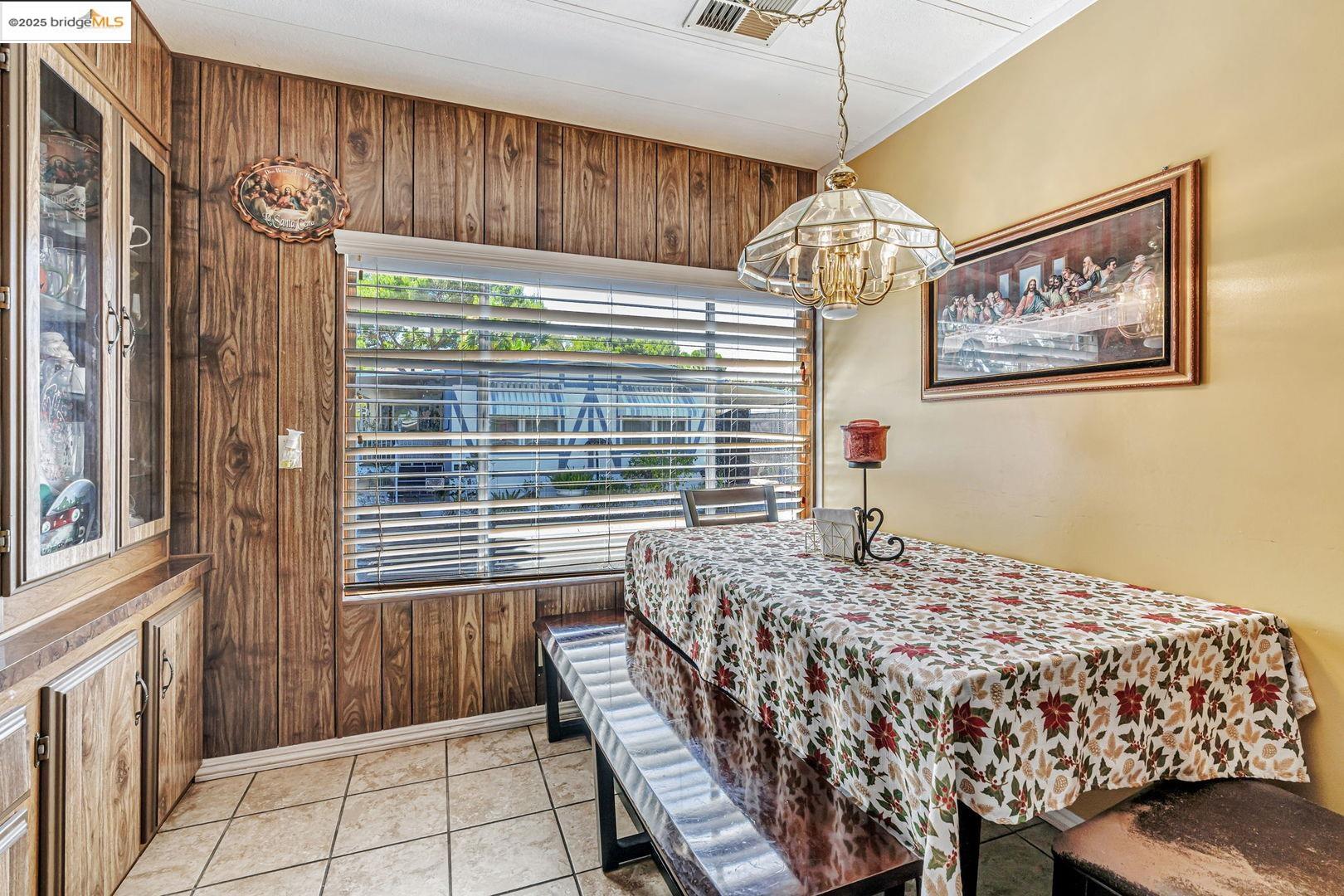 Detail Gallery Image 12 of 39 For 131 Paulette Way, Antioch,  CA 94509 - 4 Beds | 2 Baths