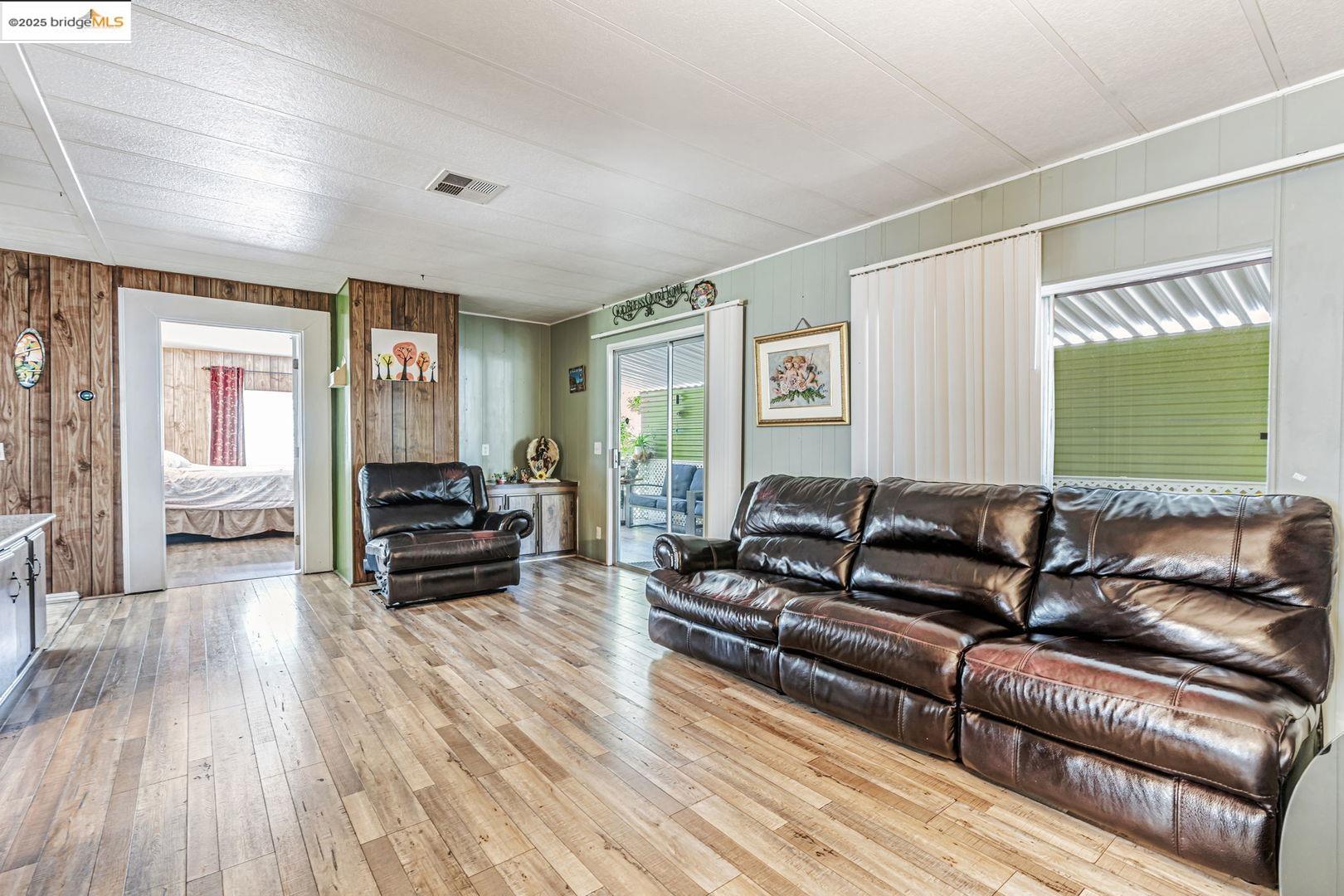 Detail Gallery Image 8 of 39 For 131 Paulette Way, Antioch,  CA 94509 - 4 Beds | 2 Baths