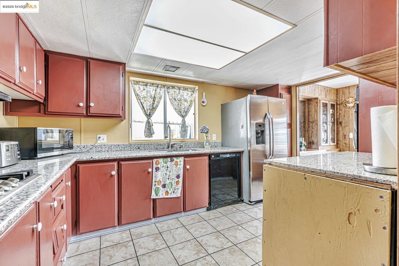 Detail Gallery Image 9 of 39 For 131 Paulette Way, Antioch,  CA 94509 - 4 Beds | 2 Baths