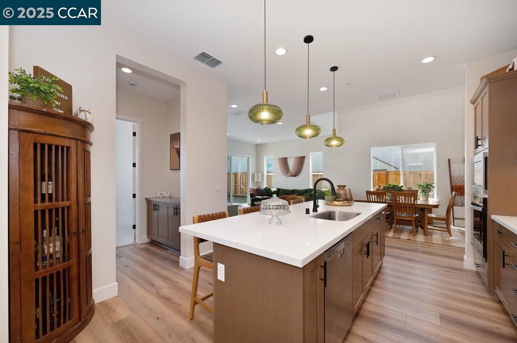 Detail Gallery Image 12 of 54 For 17324 Bushwick Ln, Lathrop,  CA 95330 - 4 Beds | 3 Baths