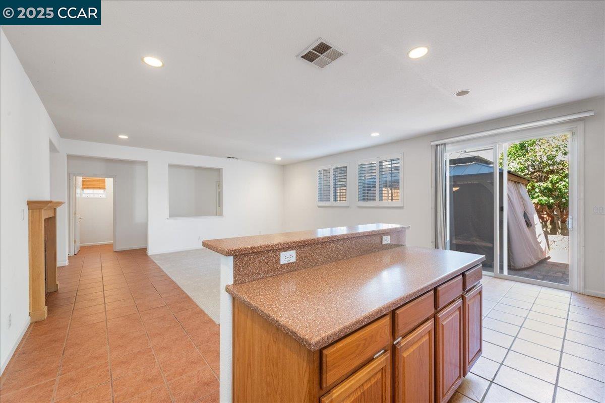 Detail Gallery Image 12 of 37 For 524 Rosewood Lane, Hercules,  CA 94547 - 4 Beds | 3 Baths