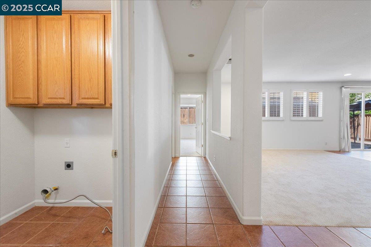 Detail Gallery Image 18 of 37 For 524 Rosewood Lane, Hercules,  CA 94547 - 4 Beds | 3 Baths