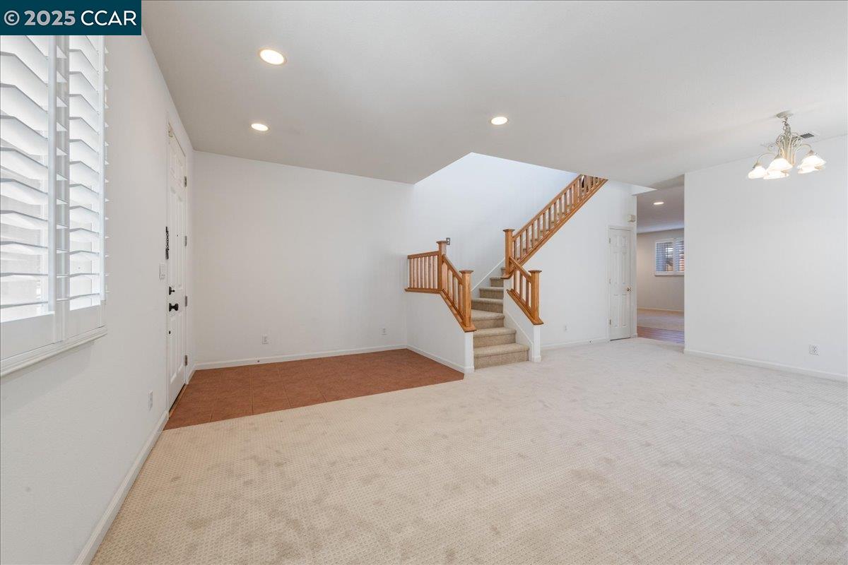 Detail Gallery Image 6 of 37 For 524 Rosewood Lane, Hercules,  CA 94547 - 4 Beds | 3 Baths