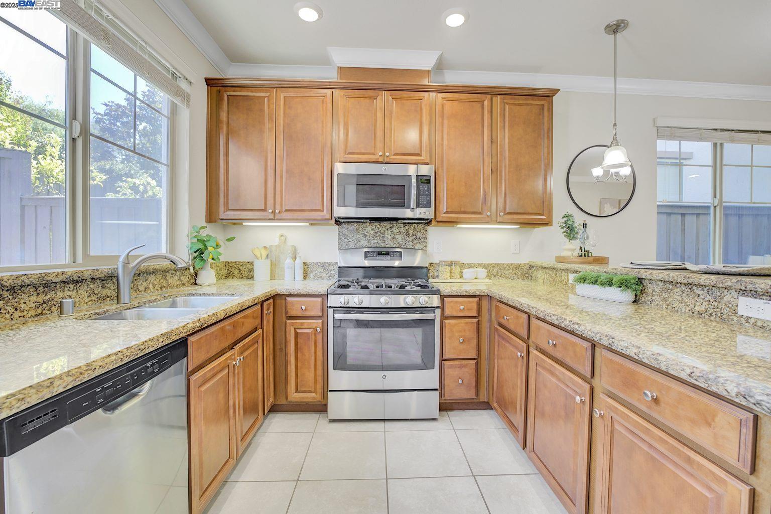 Detail Gallery Image 4 of 43 For 41538 Casabella Cmn, Fremont,  CA 94539 - 4 Beds | 3 Baths