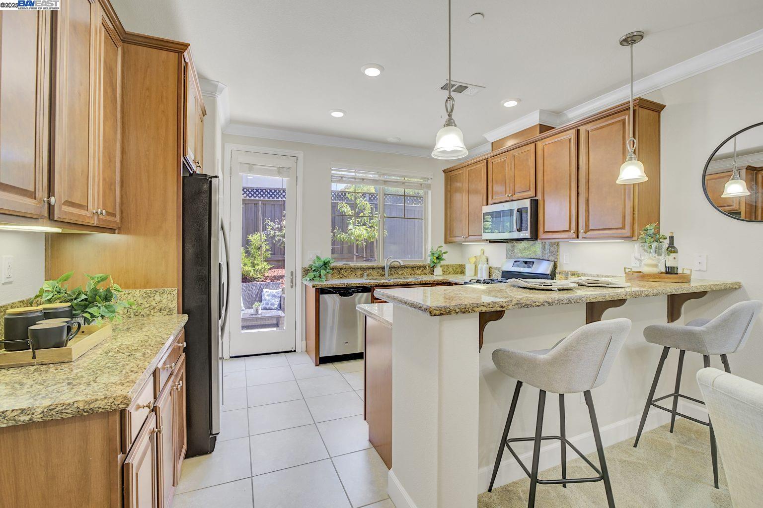 Detail Gallery Image 10 of 43 For 41538 Casabella Cmn, Fremont,  CA 94539 - 4 Beds | 3 Baths