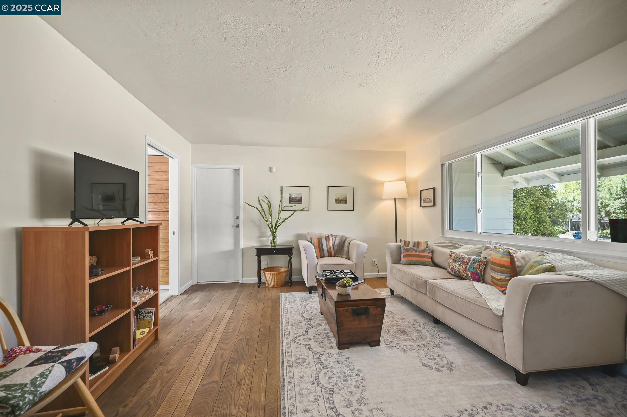 Detail Gallery Image 13 of 43 For 865 Walnut Ave, Walnut Creek,  CA 94598 - 6 Beds | 3/1 Baths