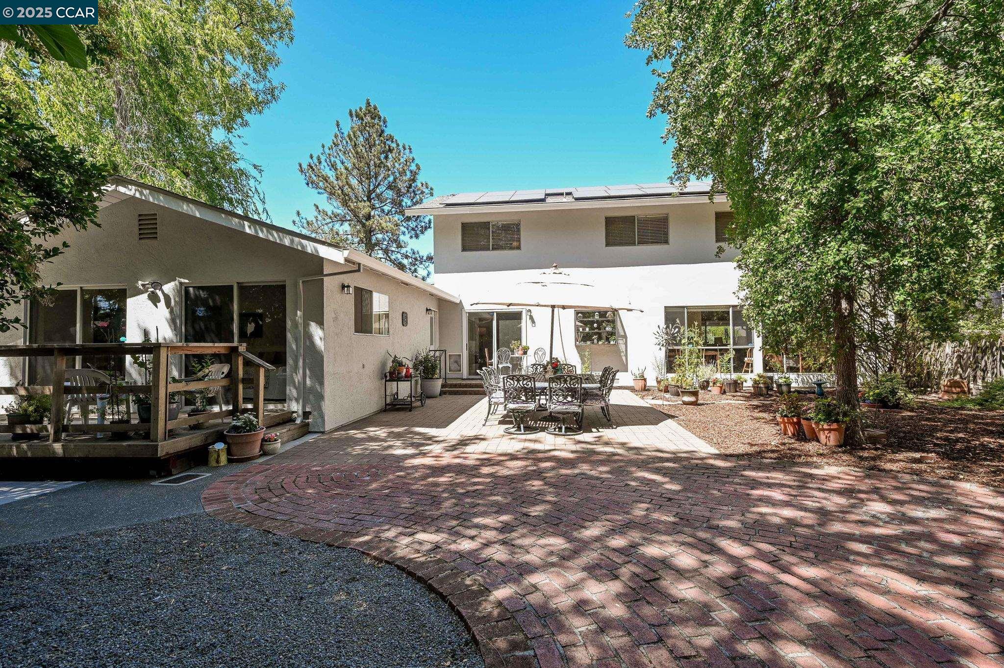 Detail Gallery Image 30 of 43 For 865 Walnut Ave, Walnut Creek,  CA 94598 - 6 Beds | 3/1 Baths