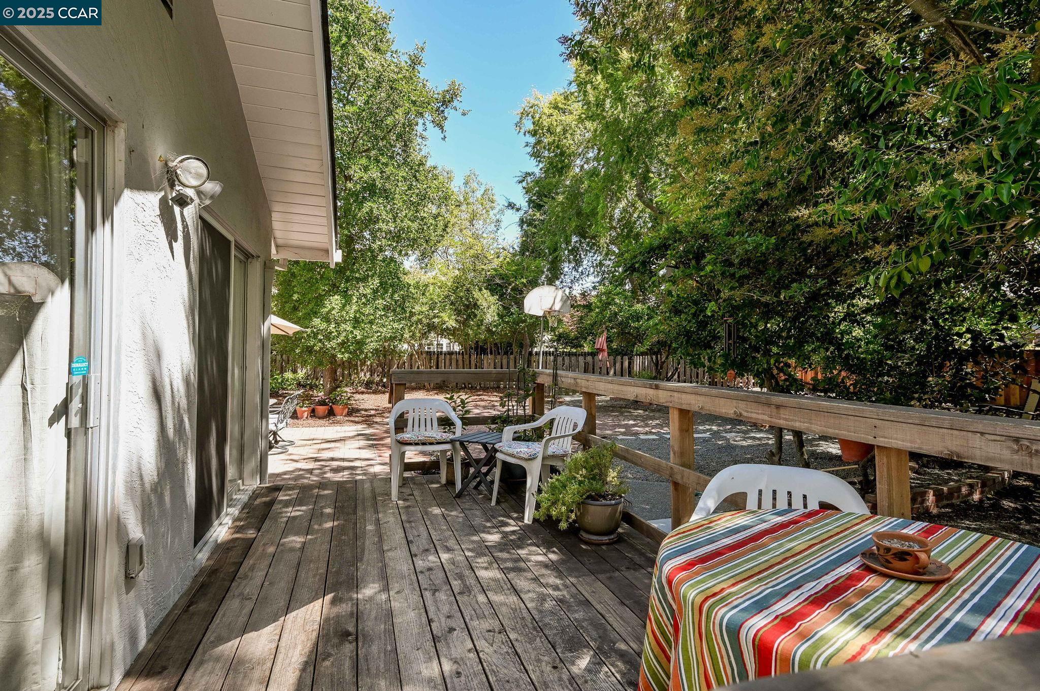 Detail Gallery Image 32 of 43 For 865 Walnut Ave, Walnut Creek,  CA 94598 - 6 Beds | 3/1 Baths