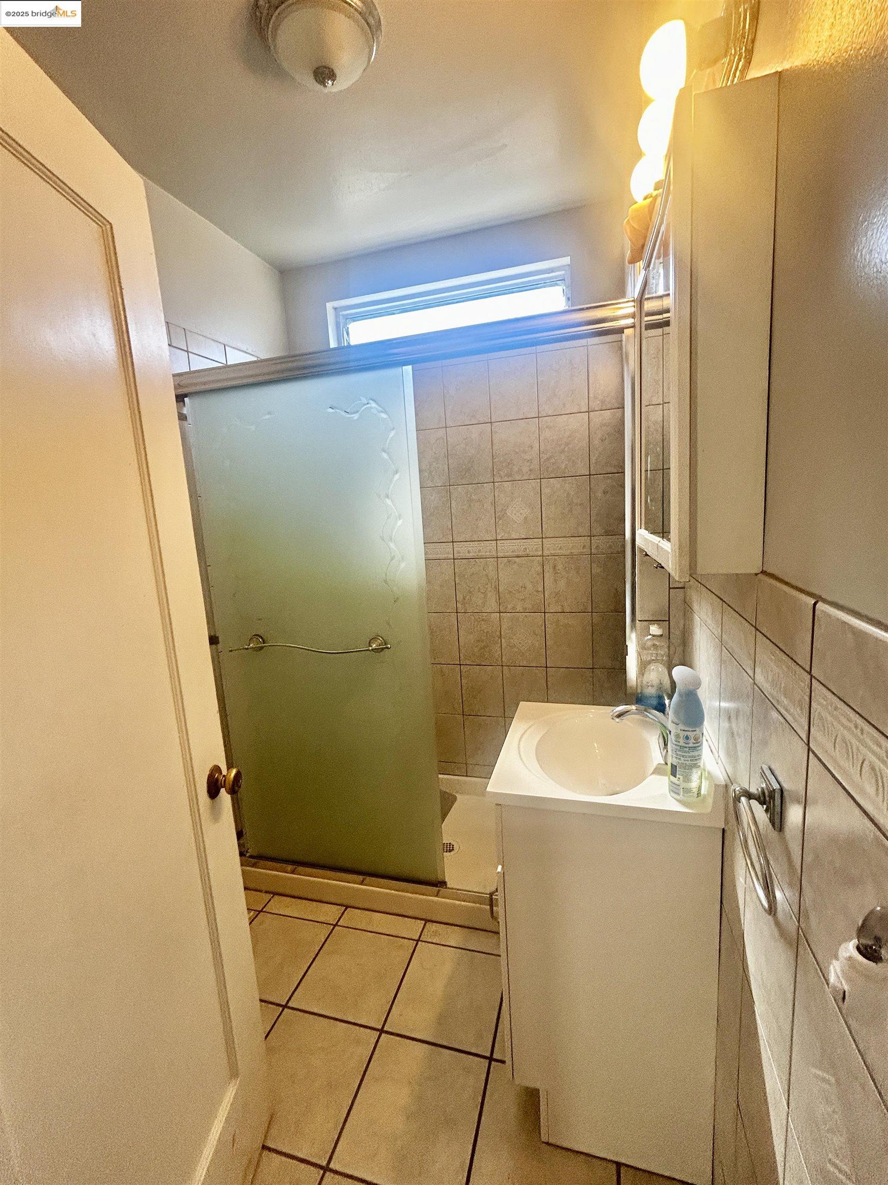 Detail Gallery Image 16 of 41 For 3809 Solano Ave, Richmond,  CA 94805 - 3 Beds | 1/1 Baths