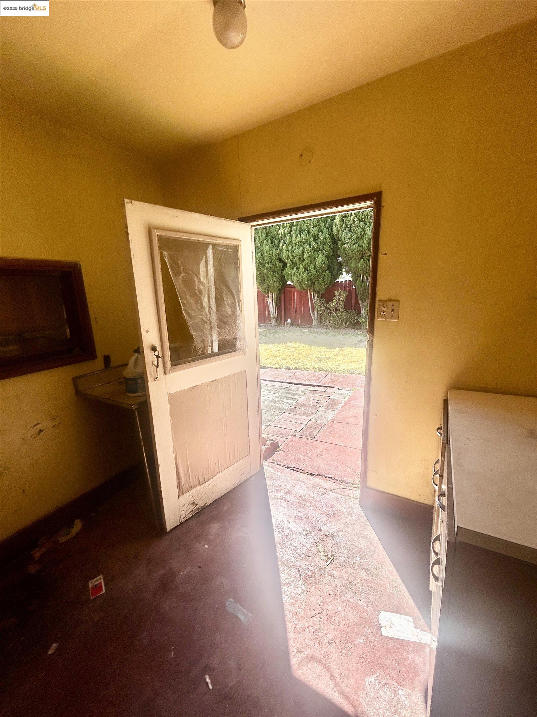 Detail Gallery Image 20 of 41 For 3809 Solano Ave, Richmond,  CA 94805 - 3 Beds | 1/1 Baths