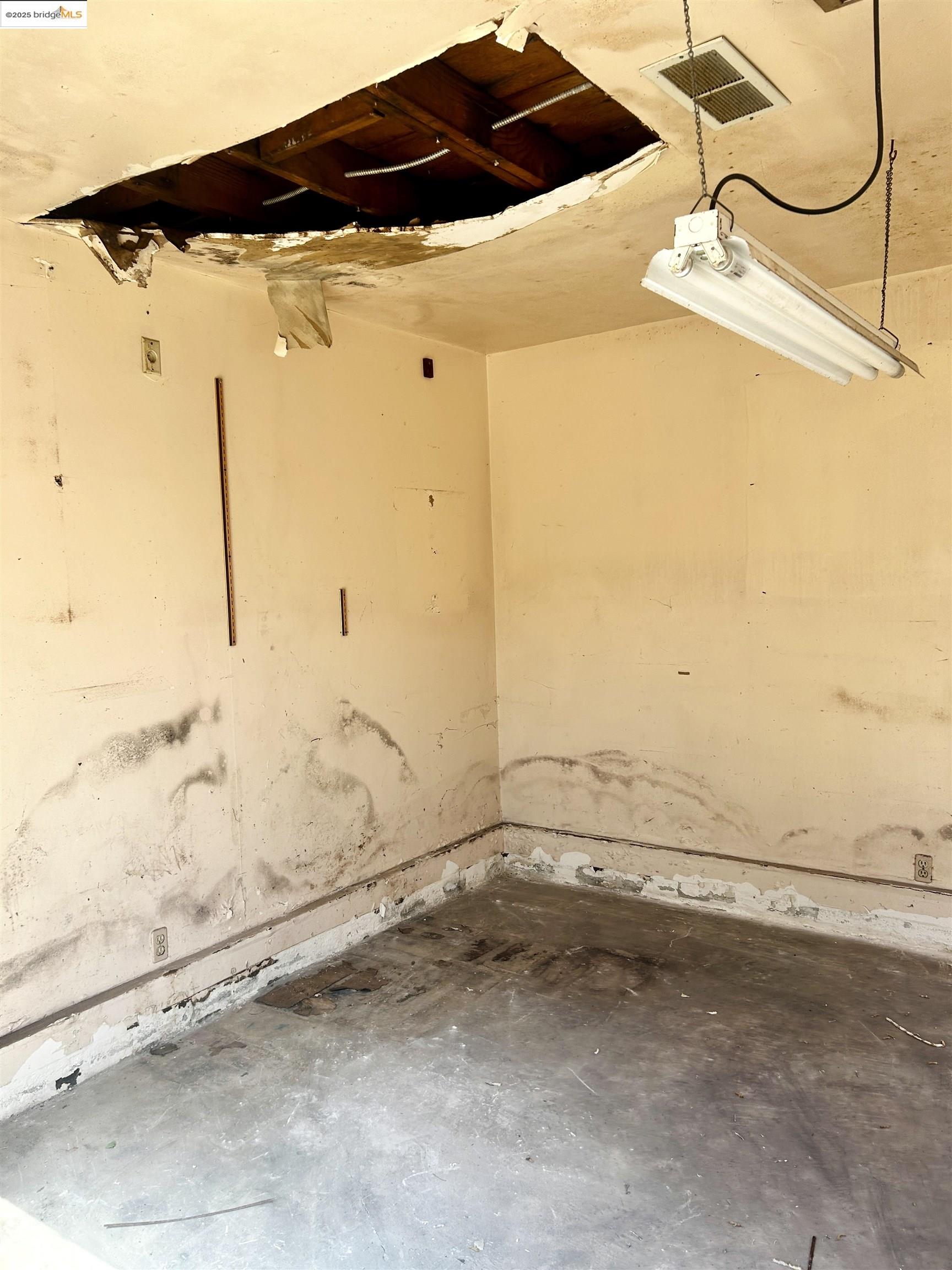 Detail Gallery Image 22 of 41 For 3809 Solano Ave, Richmond,  CA 94805 - 3 Beds | 1/1 Baths