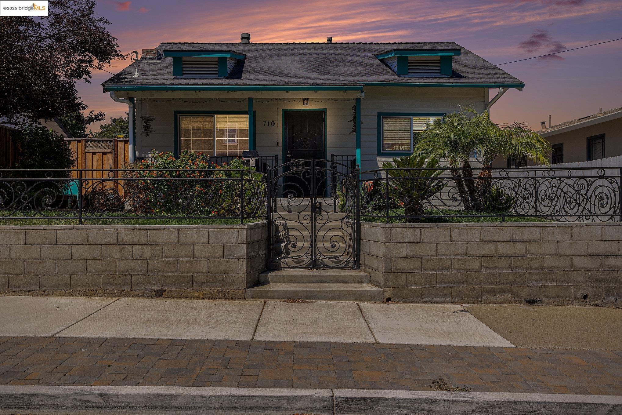 Detail Gallery Image 2 of 30 For 710 D St, Antioch,  CA 94509 - 3 Beds | 2 Baths