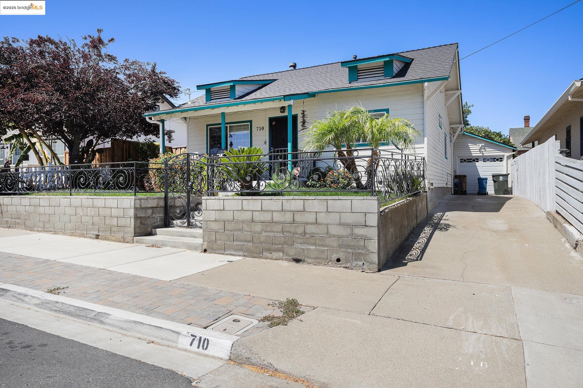 Detail Gallery Image 3 of 30 For 710 D St, Antioch,  CA 94509 - 3 Beds | 2 Baths