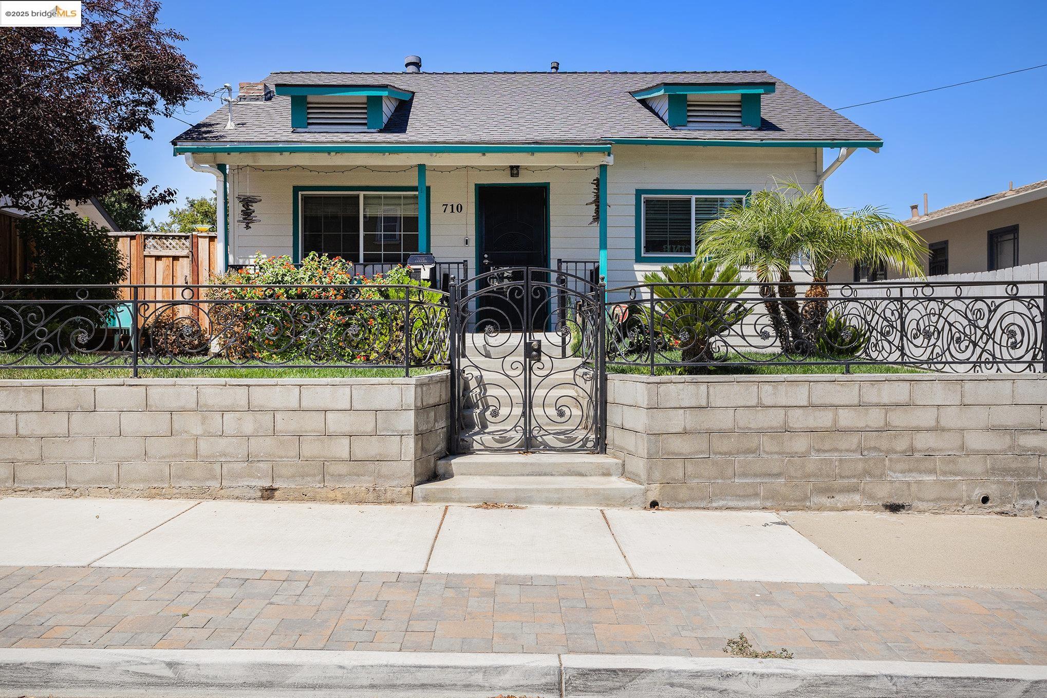 Detail Gallery Image 5 of 30 For 710 D St, Antioch,  CA 94509 - 3 Beds | 2 Baths