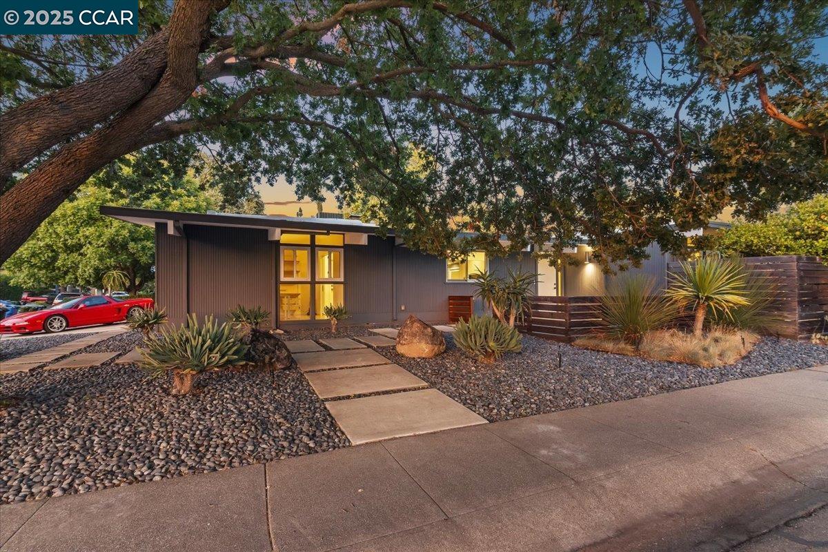 Detail Gallery Image 2 of 45 For 231 Los Cerros Ave, Walnut Creek,  CA 94598 - 3 Beds | 2 Baths