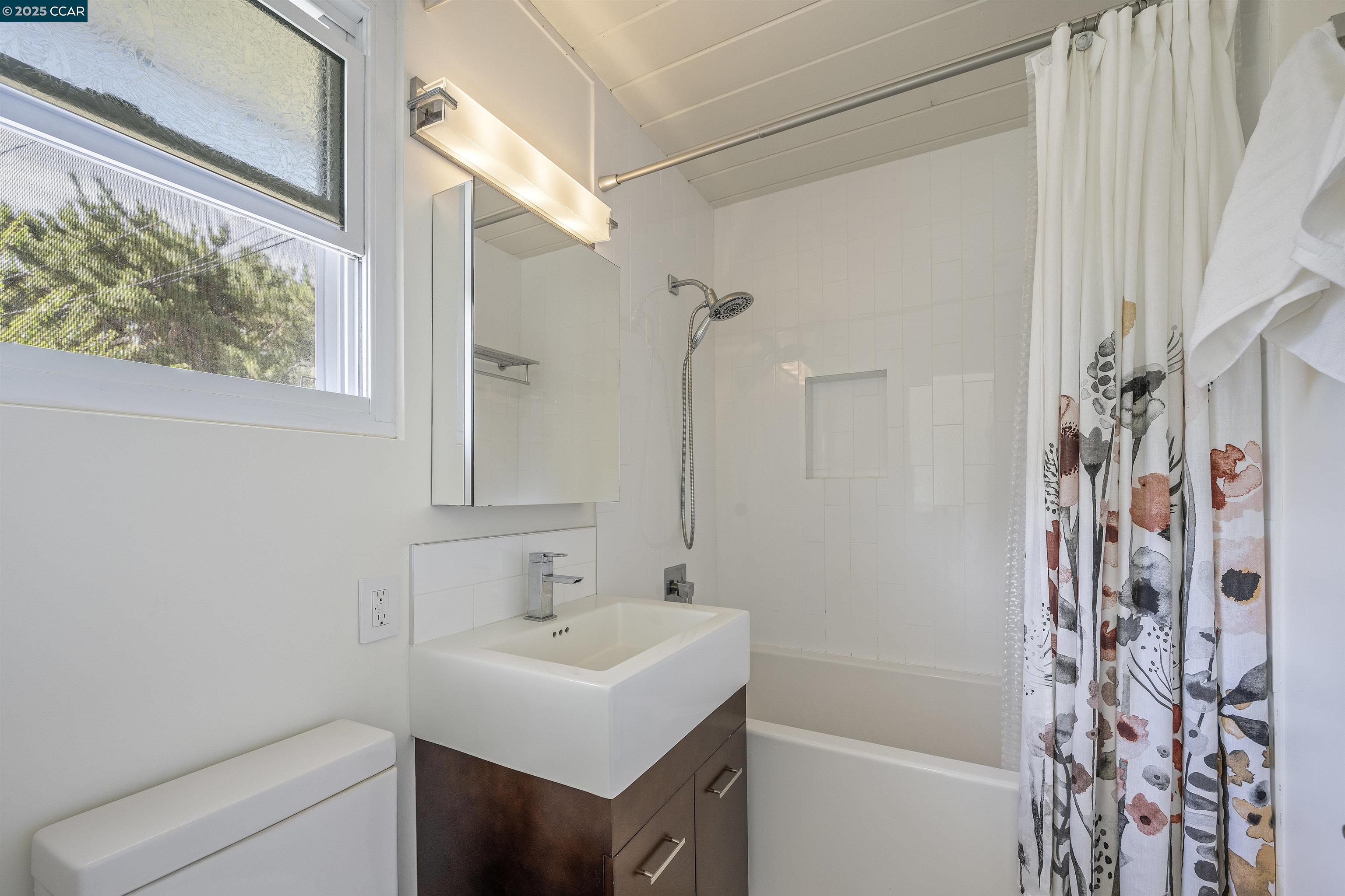 Detail Gallery Image 22 of 45 For 231 Los Cerros Ave, Walnut Creek,  CA 94598 - 3 Beds | 2 Baths