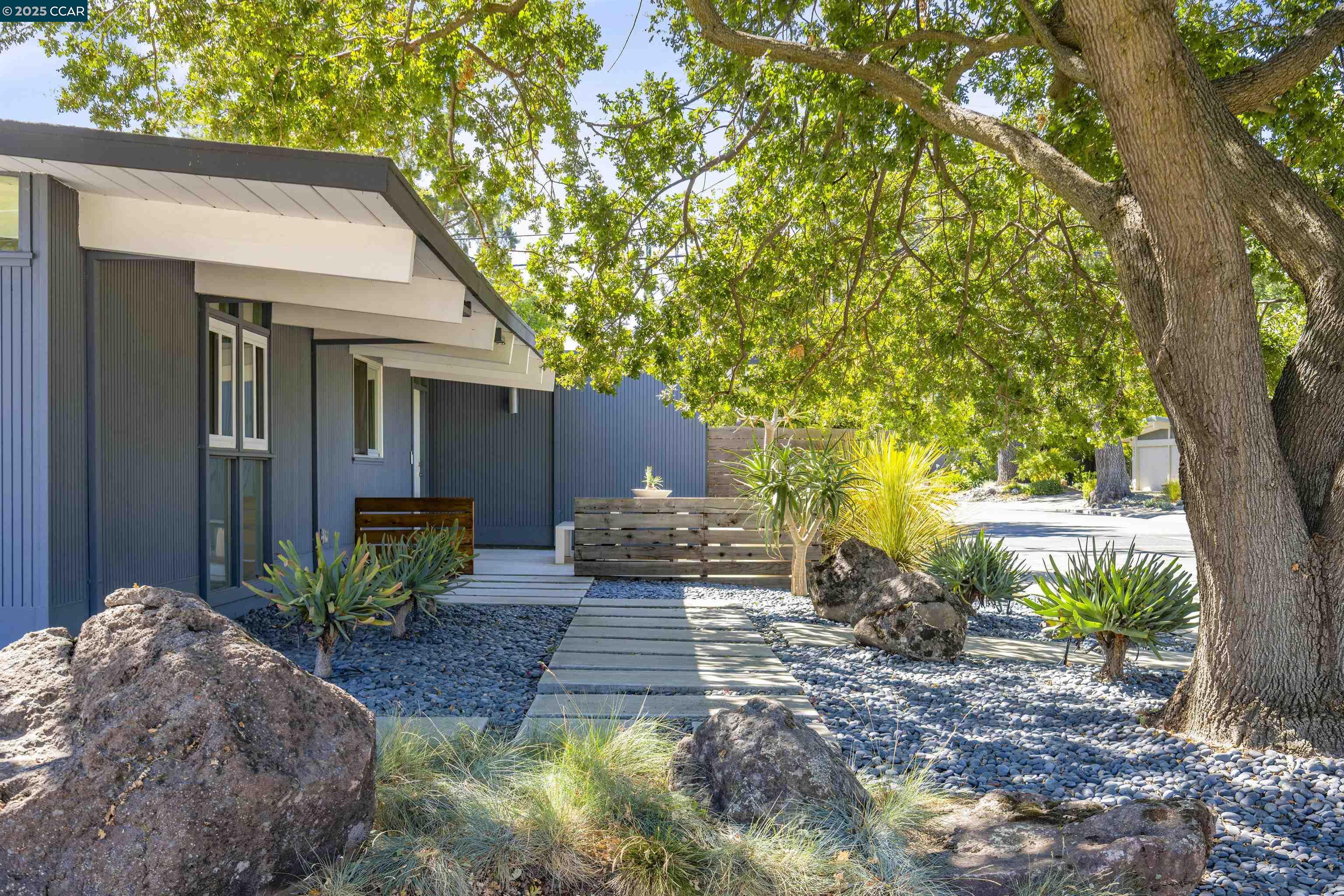 Detail Gallery Image 4 of 45 For 231 Los Cerros Ave, Walnut Creek,  CA 94598 - 3 Beds | 2 Baths