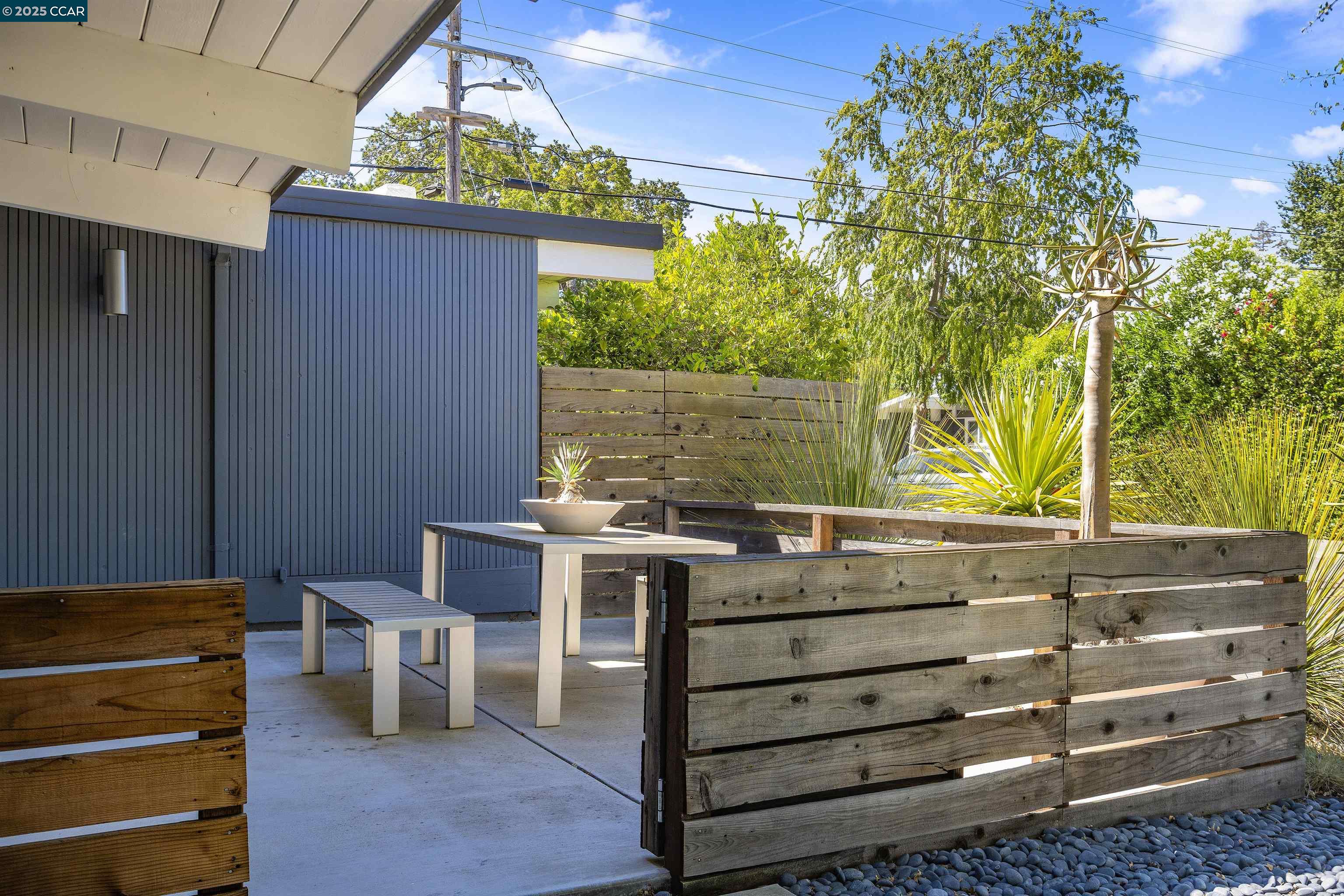 Detail Gallery Image 5 of 45 For 231 Los Cerros Ave, Walnut Creek,  CA 94598 - 3 Beds | 2 Baths