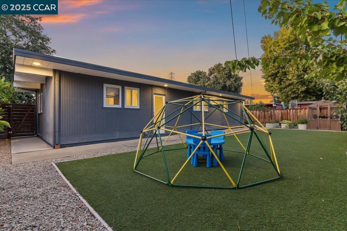 Detail Gallery Image 42 of 45 For 231 Los Cerros Ave, Walnut Creek,  CA 94598 - 3 Beds | 2 Baths