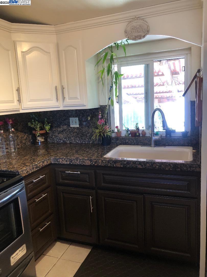 Detail Gallery Image 4 of 19 For 208 Appian Way, Union City,  CA 94587 - 4 Beds | 2 Baths