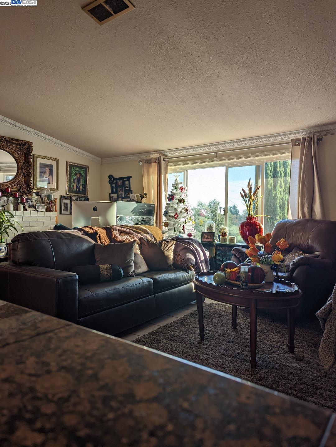 Detail Gallery Image 7 of 19 For 208 Appian Way, Union City,  CA 94587 - 4 Beds | 2 Baths