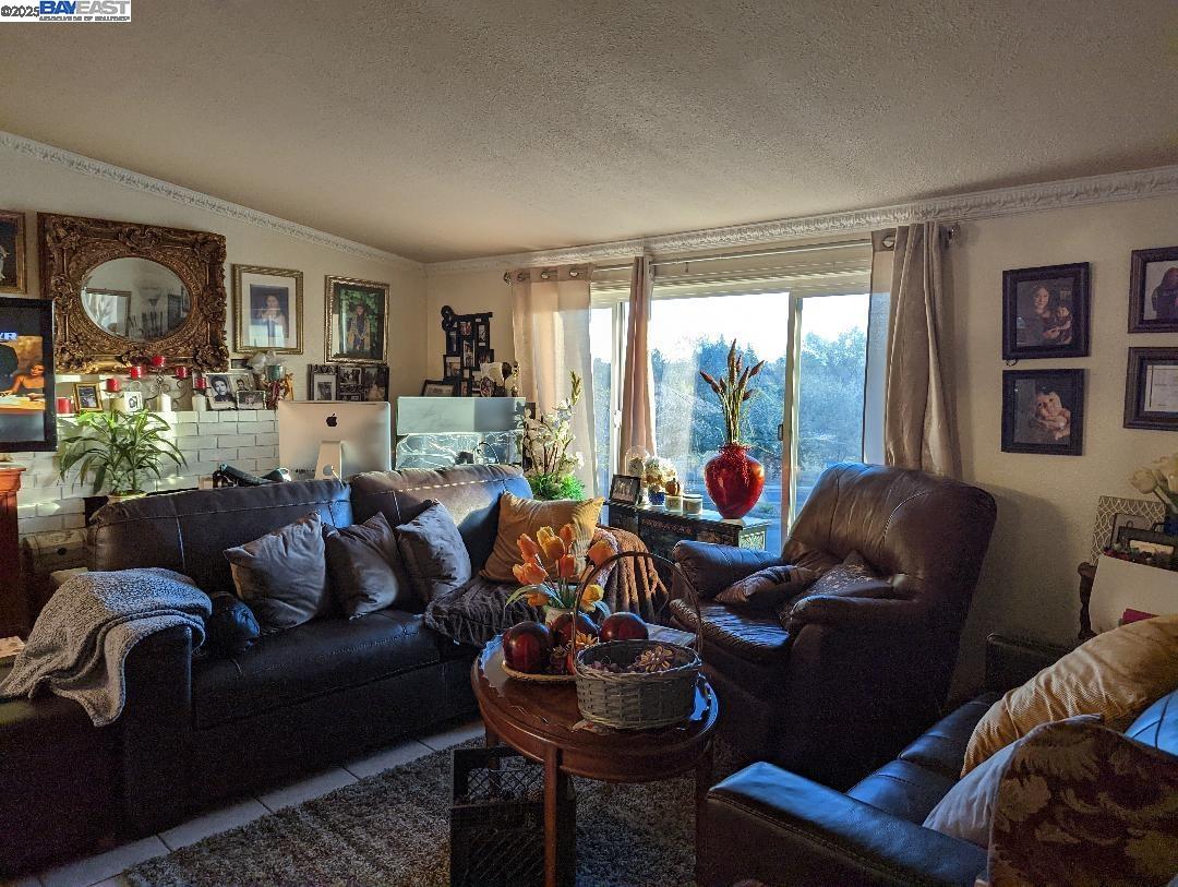 Detail Gallery Image 9 of 19 For 208 Appian Way, Union City,  CA 94587 - 4 Beds | 2 Baths