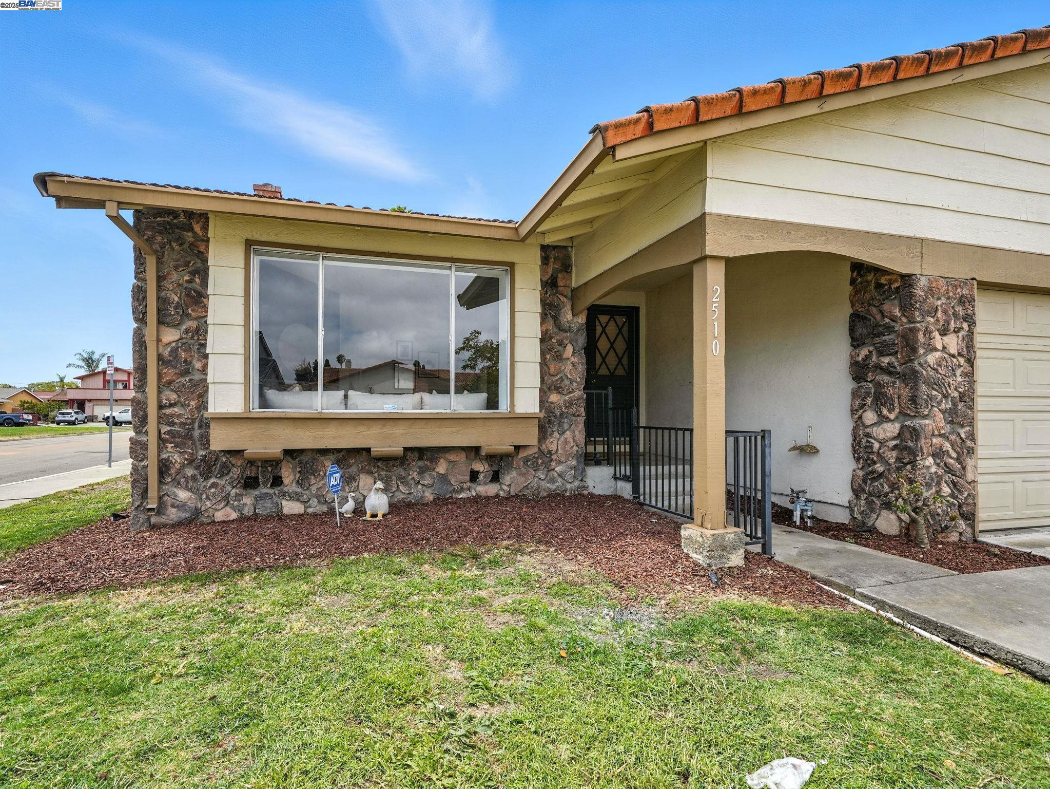 Detail Gallery Image 2 of 27 For 2510 Kirkwood Dr, Hayward,  CA 94545 - 4 Beds | 2 Baths