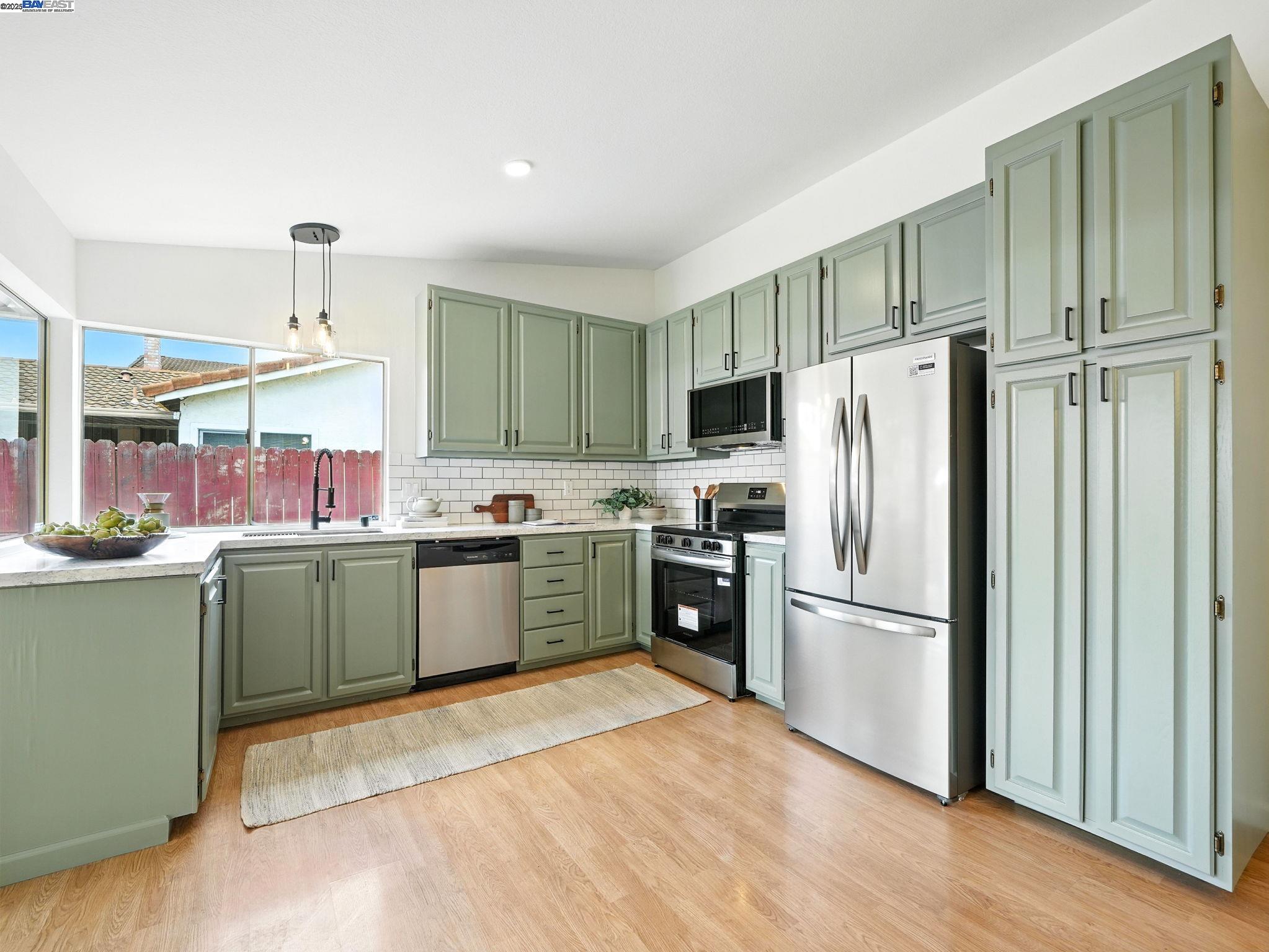 Detail Gallery Image 7 of 27 For 2510 Kirkwood Dr, Hayward,  CA 94545 - 4 Beds | 2 Baths