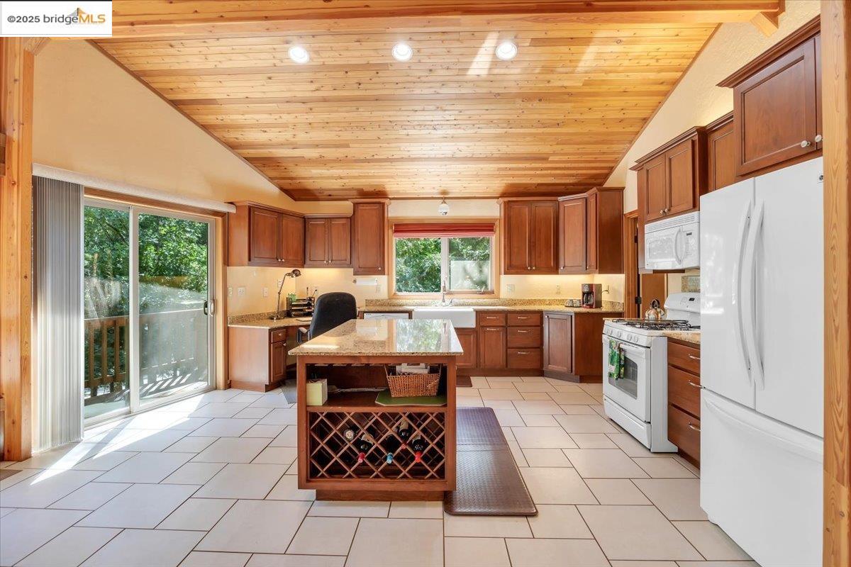 Detail Gallery Image 13 of 50 For 17061 Broken Pine Rd, Sonora,  CA 95370 - 3 Beds | 3 Baths