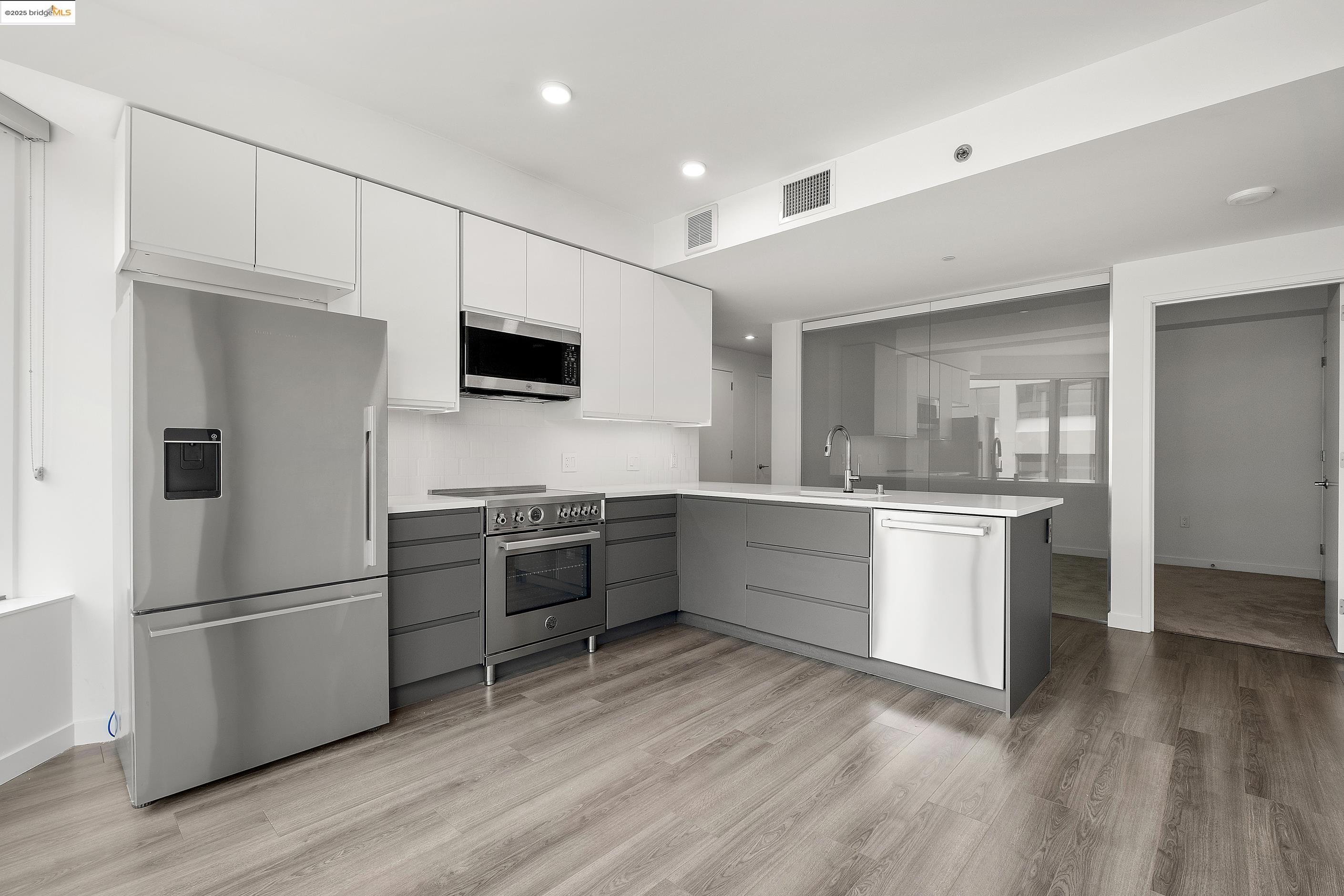 Detail Gallery Image 2 of 33 For 280 Spear St. 20h,  San Francisco,  CA 94105 - 1 Beds | 1 Baths