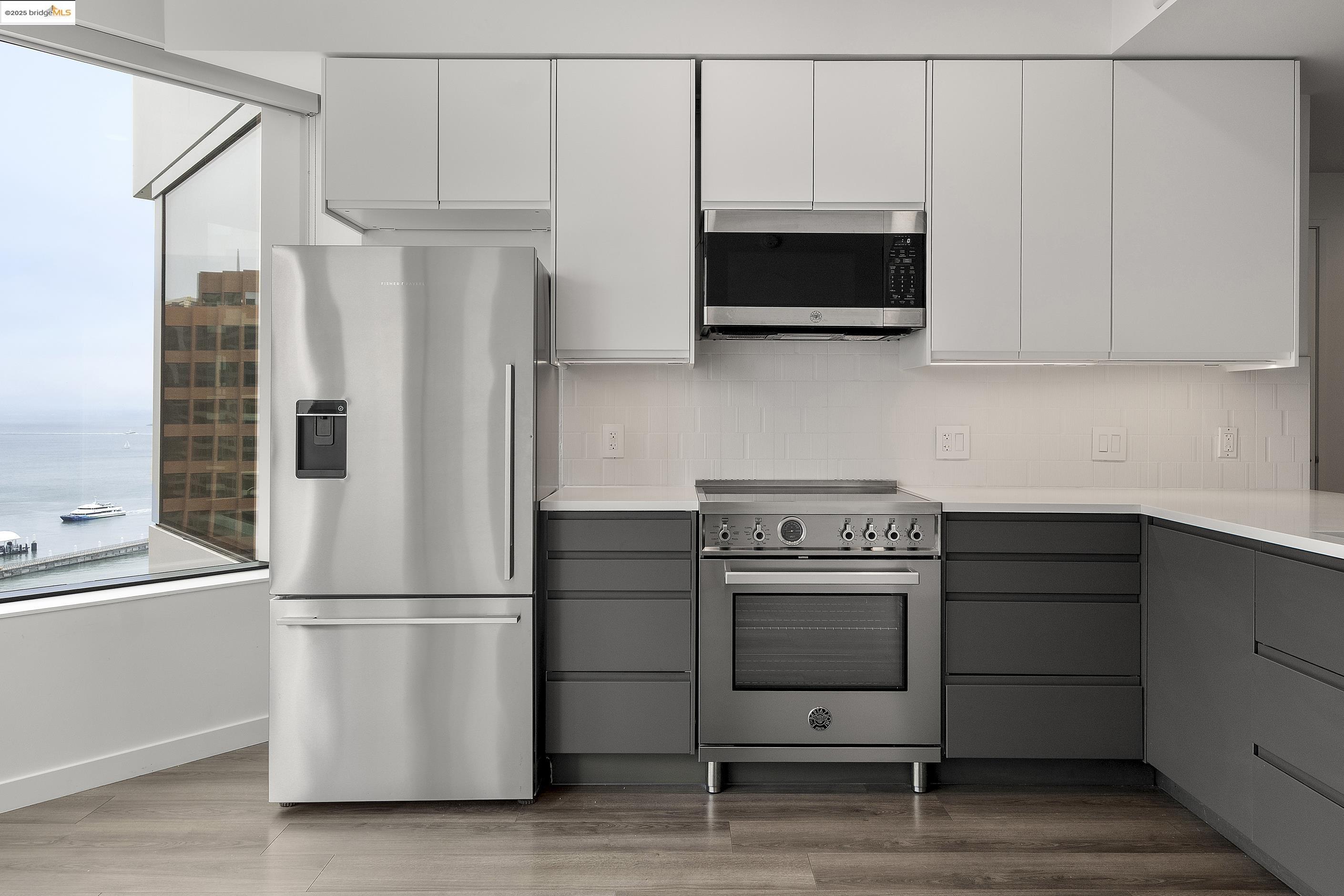 Detail Gallery Image 3 of 33 For 280 Spear St. 20h,  San Francisco,  CA 94105 - 1 Beds | 1 Baths