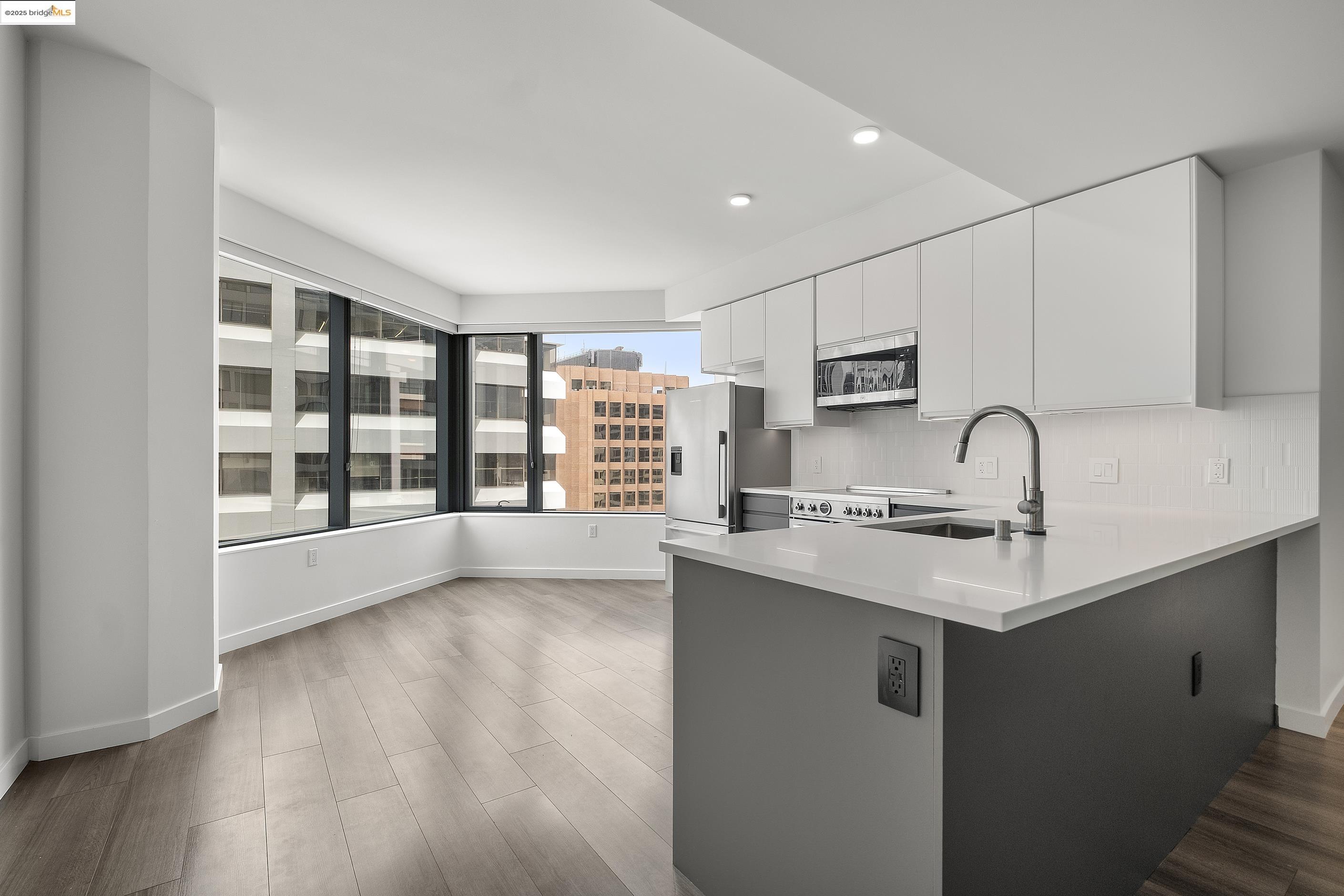 Detail Gallery Image 4 of 33 For 280 Spear St. 20h,  San Francisco,  CA 94105 - 1 Beds | 1 Baths