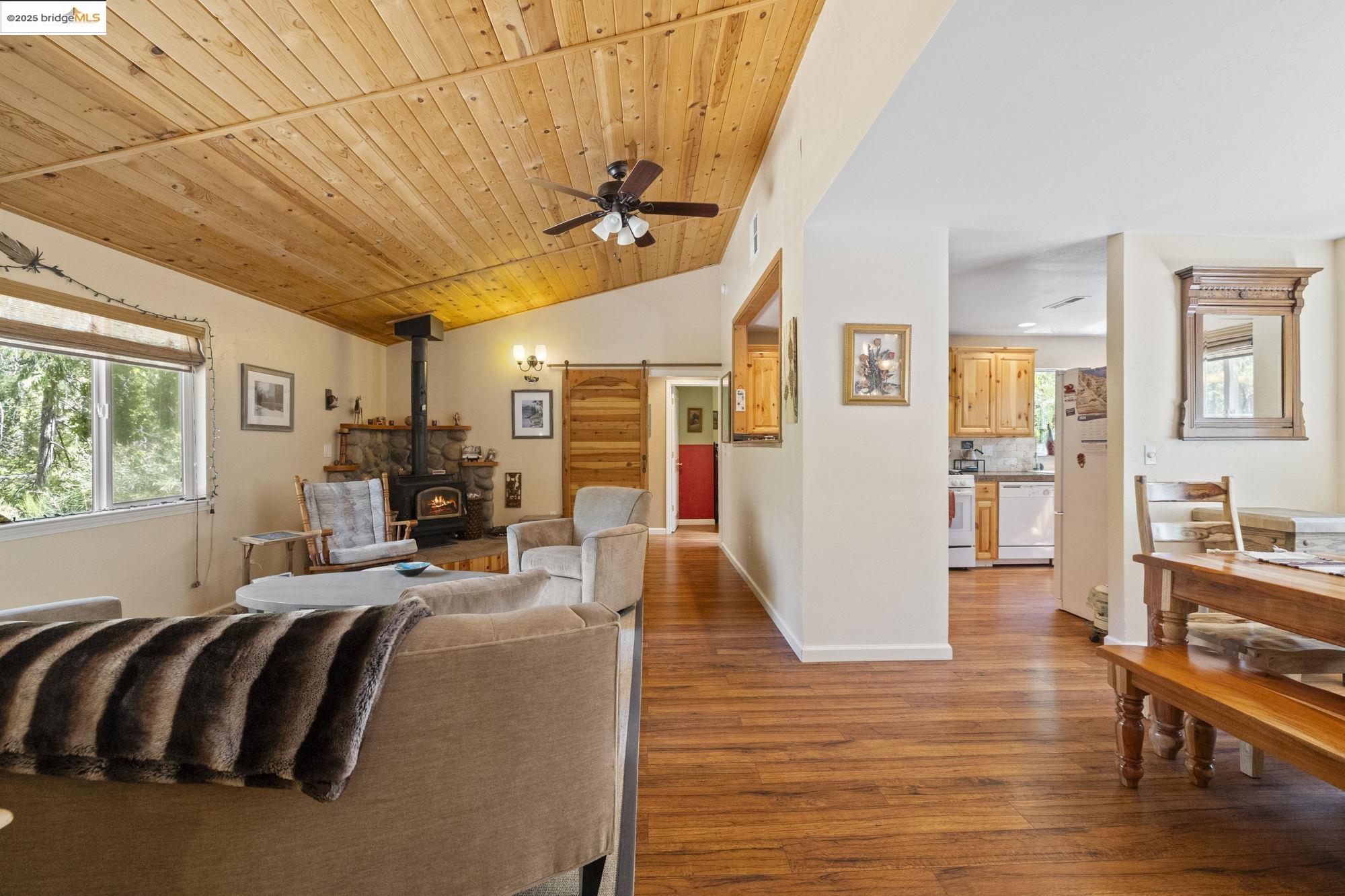 Detail Gallery Image 6 of 37 For 22699 Tamarack Dr, Twain Harte,  CA 95383 - 3 Beds | 2 Baths