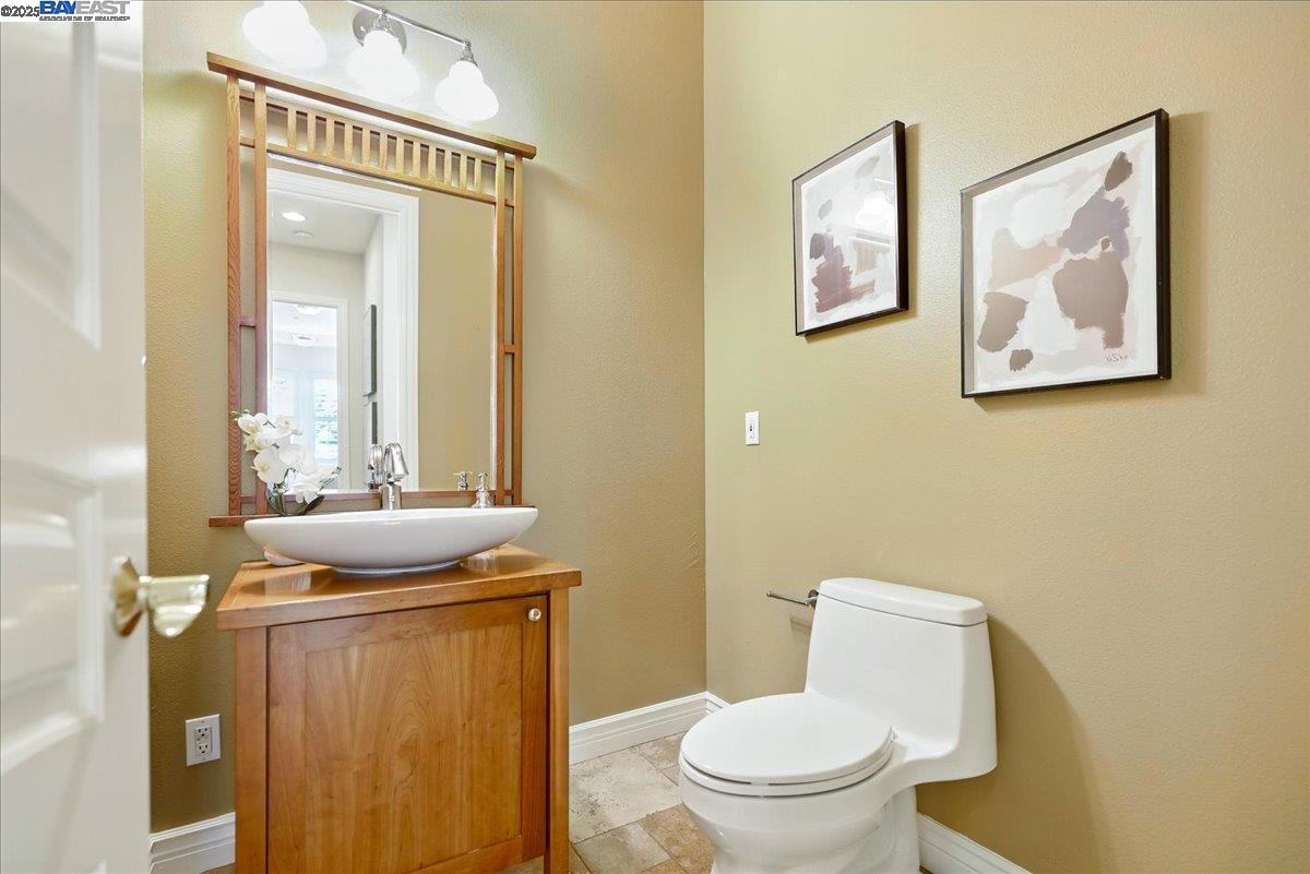 Detail Gallery Image 12 of 60 For 2109 Black Oak Ct, Pleasanton,  CA 94588 - 5 Beds | 5/1 Baths