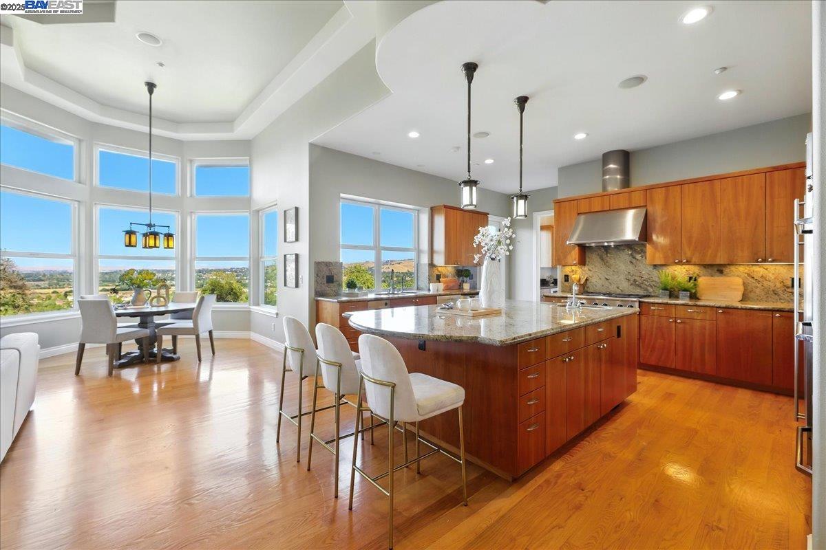 Detail Gallery Image 14 of 60 For 2109 Black Oak Ct, Pleasanton,  CA 94588 - 5 Beds | 5/1 Baths