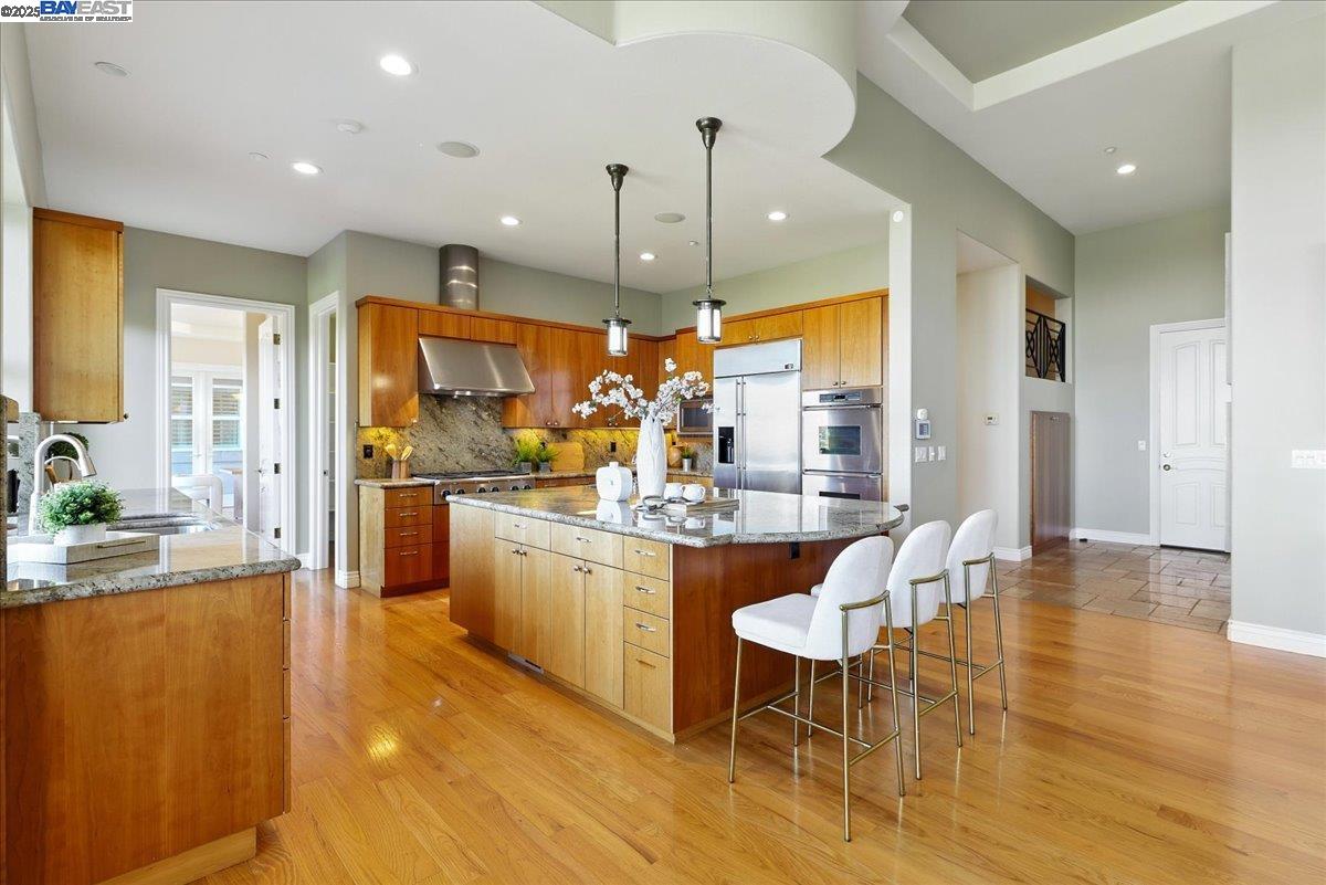 Detail Gallery Image 17 of 60 For 2109 Black Oak Ct, Pleasanton,  CA 94588 - 5 Beds | 5/1 Baths