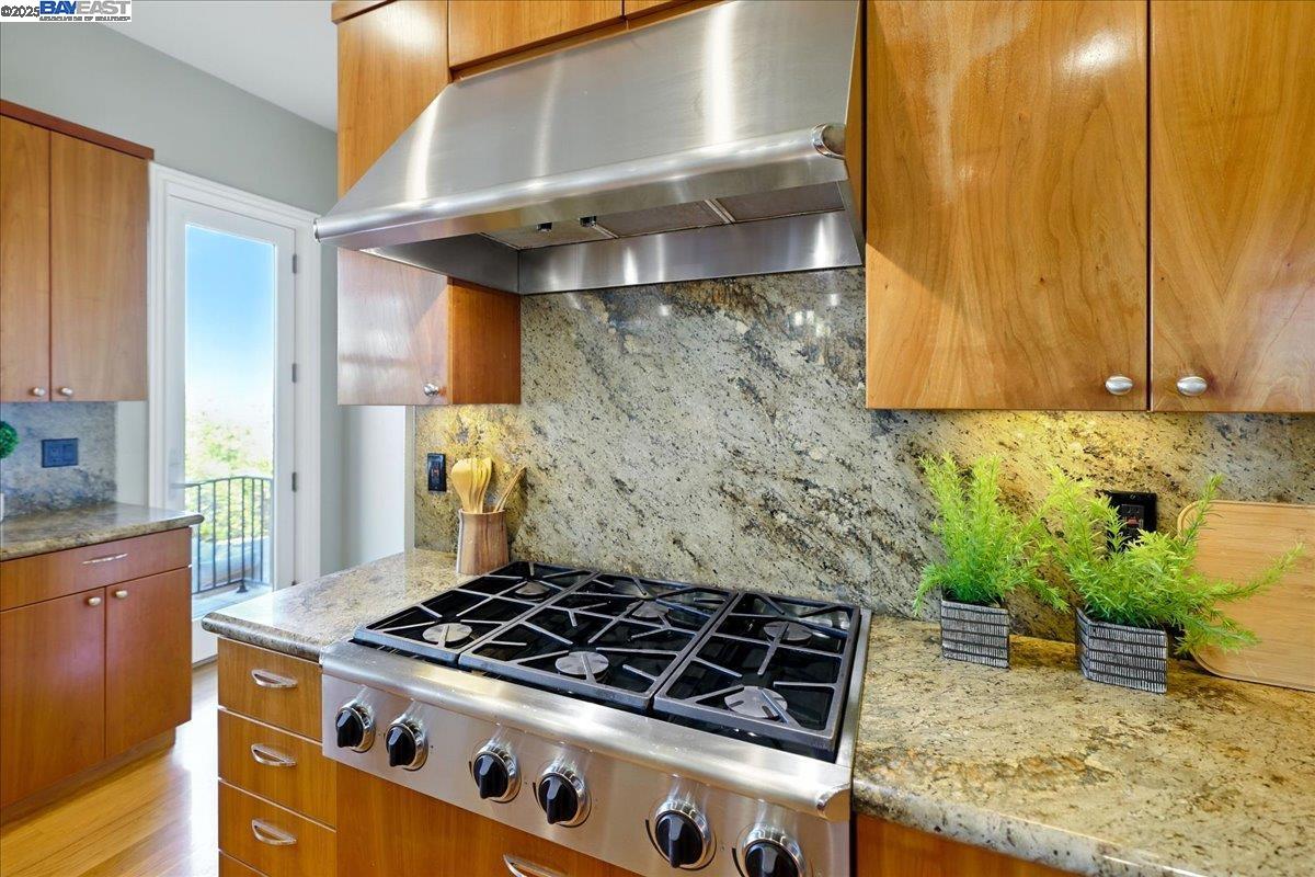 Detail Gallery Image 18 of 60 For 2109 Black Oak Ct, Pleasanton,  CA 94588 - 5 Beds | 5/1 Baths