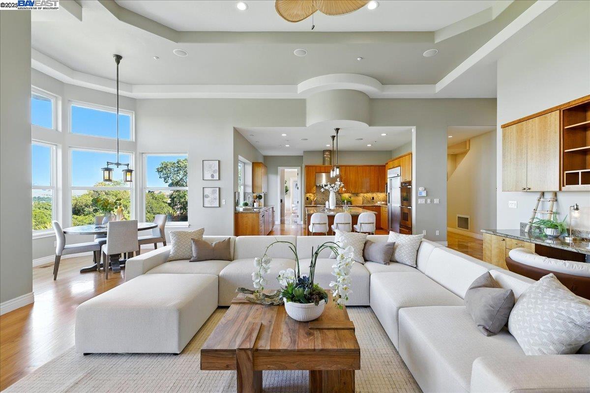 Detail Gallery Image 20 of 60 For 2109 Black Oak Ct, Pleasanton,  CA 94588 - 5 Beds | 5/1 Baths