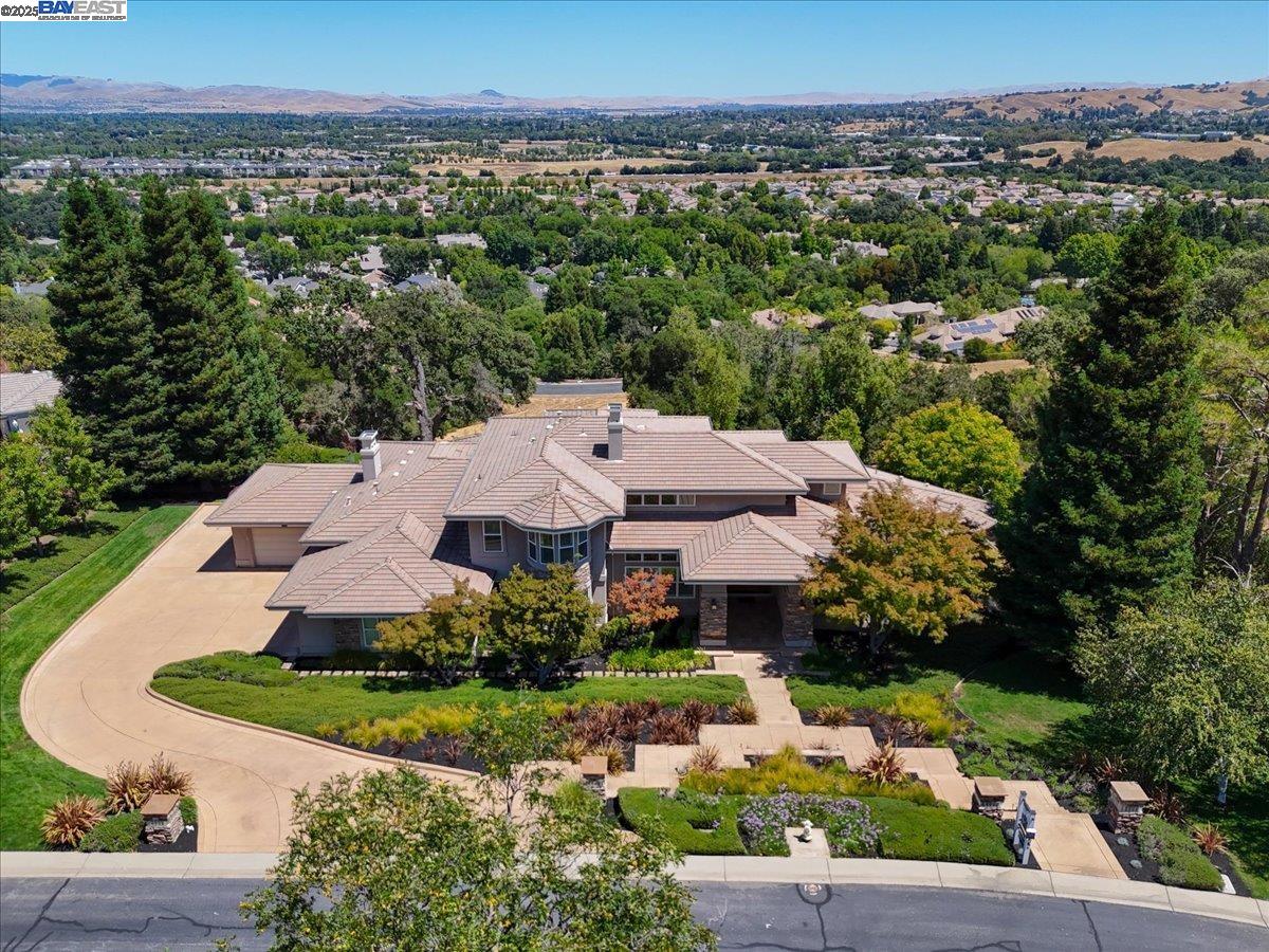Detail Gallery Image 4 of 60 For 2109 Black Oak Ct, Pleasanton,  CA 94588 - 5 Beds | 5/1 Baths