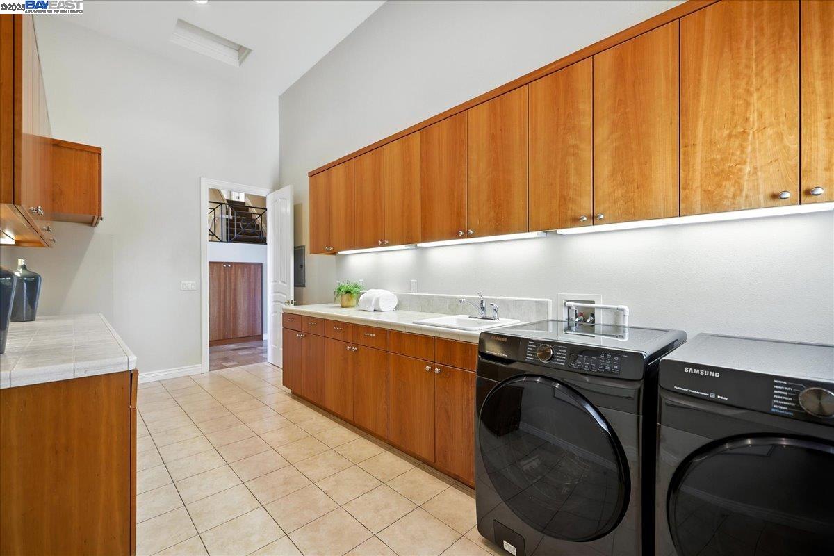 Detail Gallery Image 33 of 60 For 2109 Black Oak Ct, Pleasanton,  CA 94588 - 5 Beds | 5/1 Baths