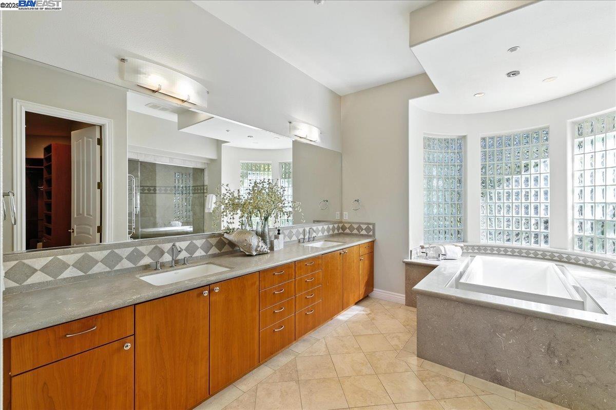 Detail Gallery Image 35 of 60 For 2109 Black Oak Ct, Pleasanton,  CA 94588 - 5 Beds | 5/1 Baths