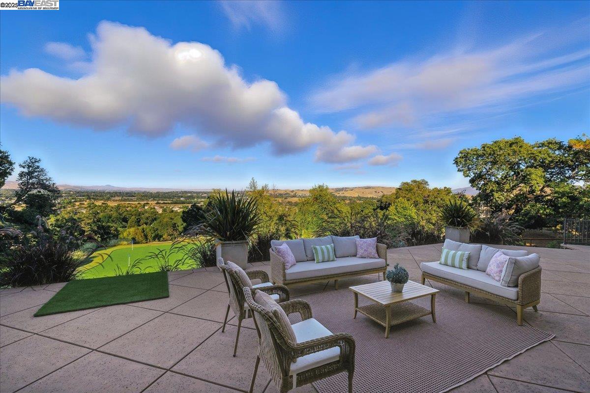 Detail Gallery Image 48 of 60 For 2109 Black Oak Ct, Pleasanton,  CA 94588 - 5 Beds | 5/1 Baths