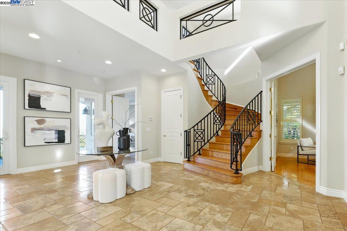 Detail Gallery Image 7 of 60 For 2109 Black Oak Ct, Pleasanton,  CA 94588 - 5 Beds | 5/1 Baths
